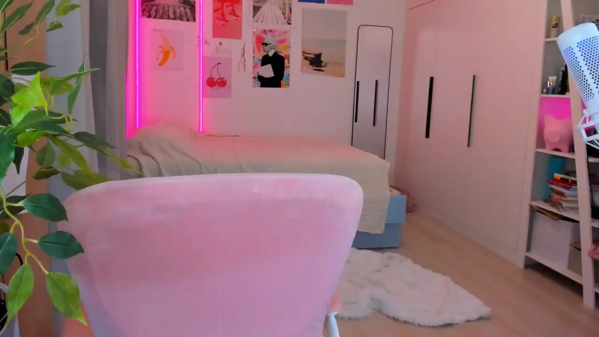 Gallery image thumbnail from Alice_Chery's myfreecams stream on, 05/23/2026, 09:43 image 13 of 20