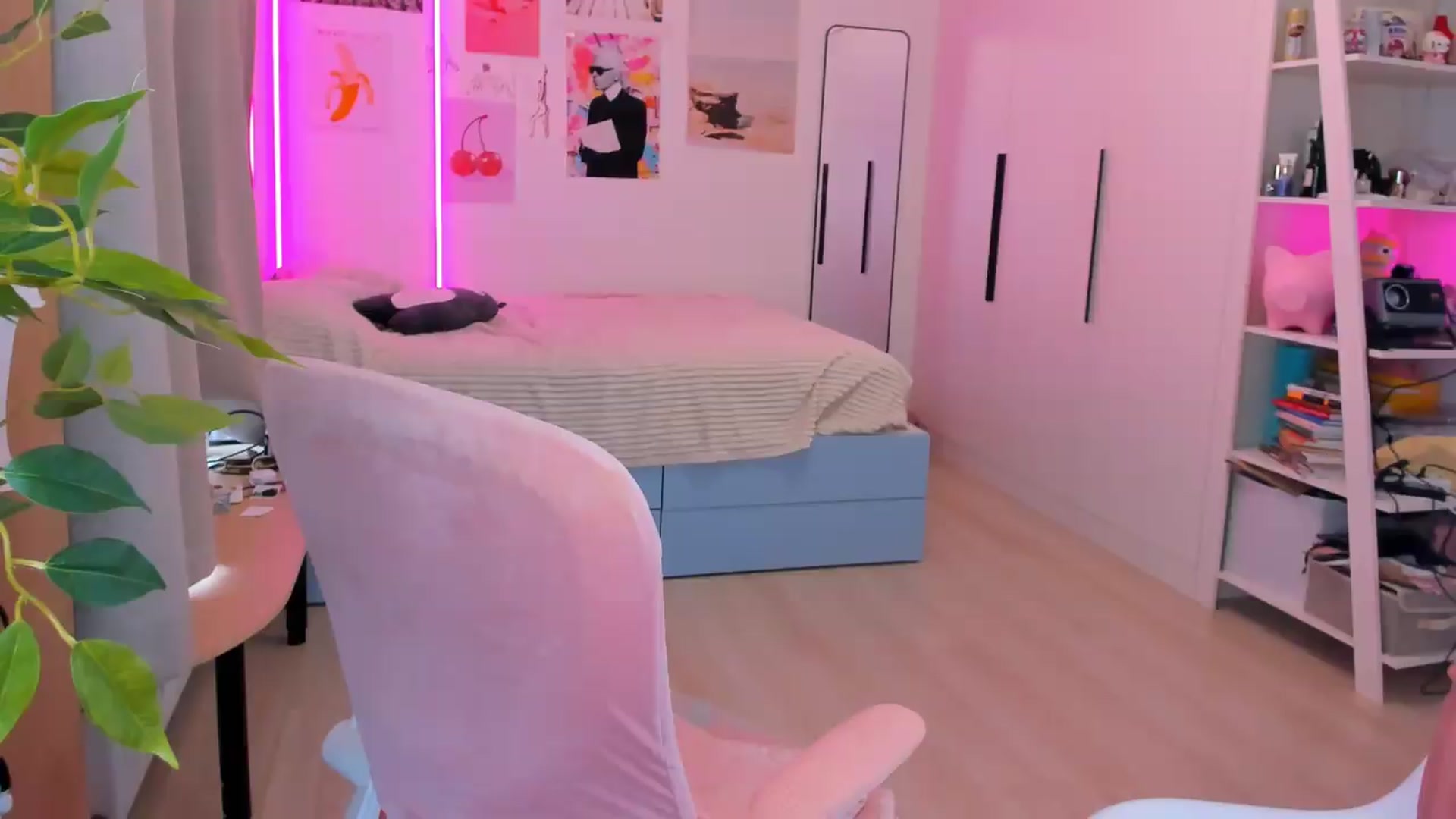 Gallery image thumbnail from Alice_Chery's myfreecams stream on, 05/26/2026, 07:25 image 19 of 20