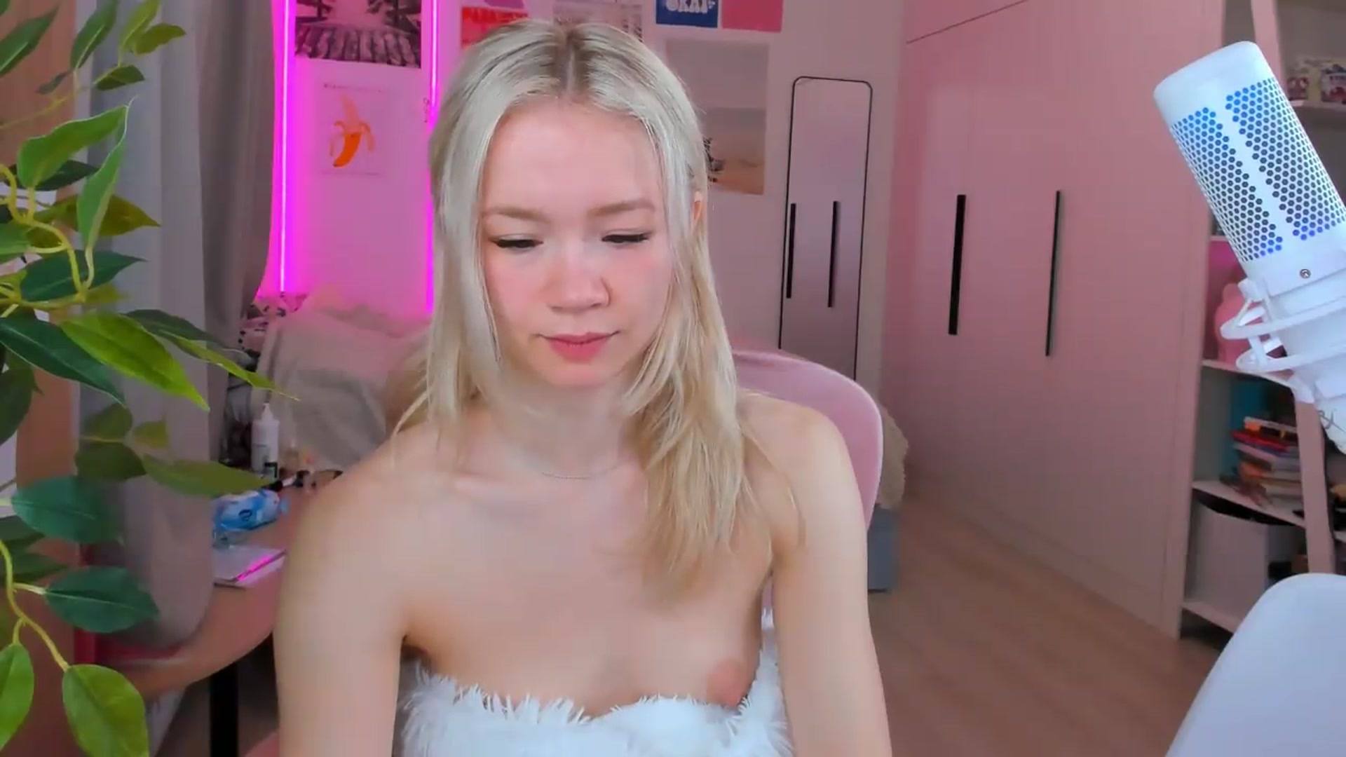 Gallery image thumbnail from Alice_Chery's myfreecams stream on, 06/01/2026, 08:13 image 2 of 20