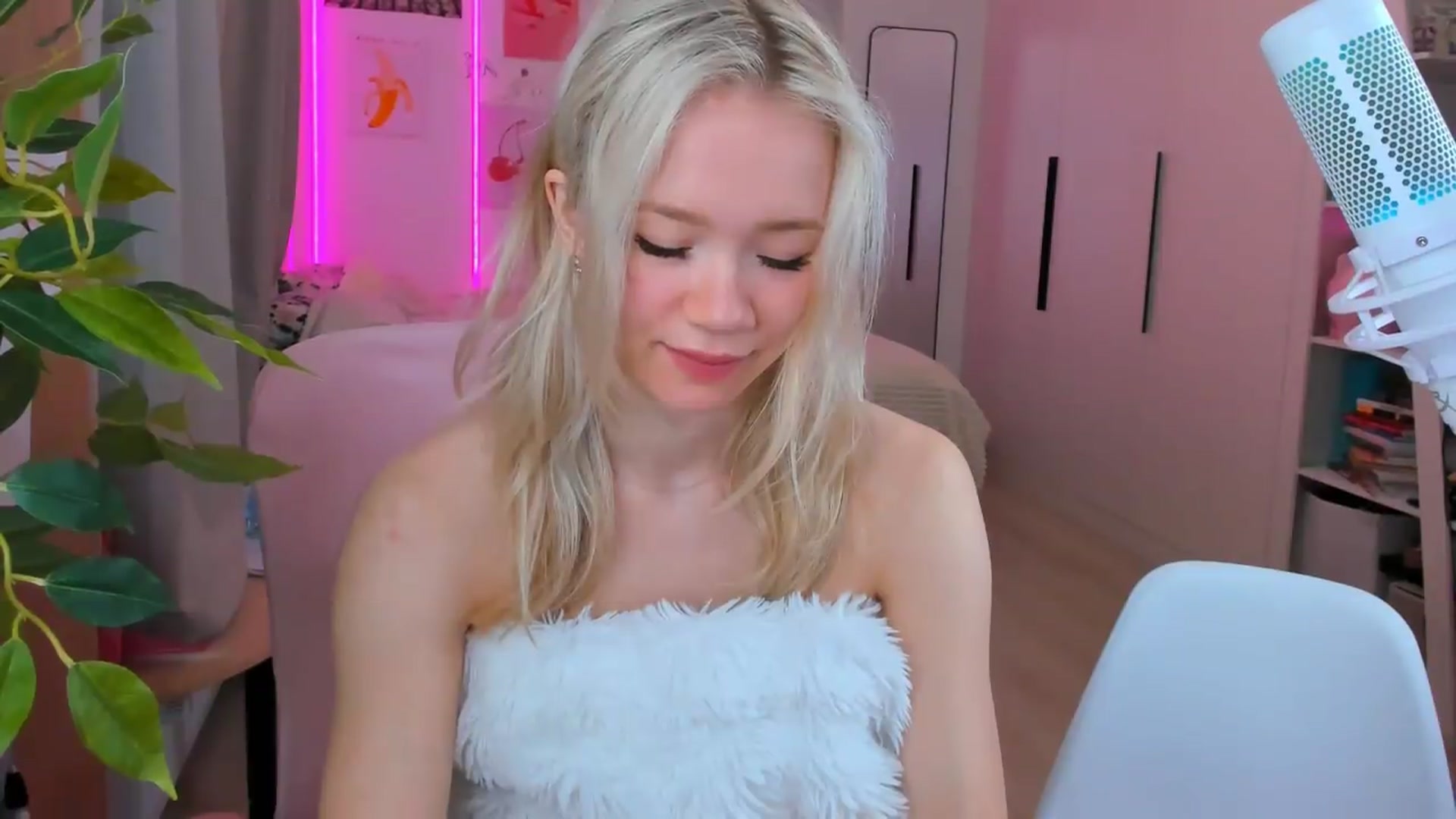 Gallery image thumbnail from Alice_Chery's myfreecams stream on, 06/01/2026, 08:13 image 4 of 20