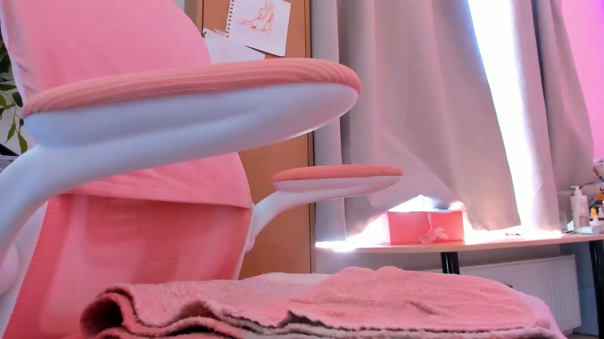 Gallery image thumbnail from Alice_Chery's myfreecams stream on, 06/03/2026, 04:49 image 6 of 20