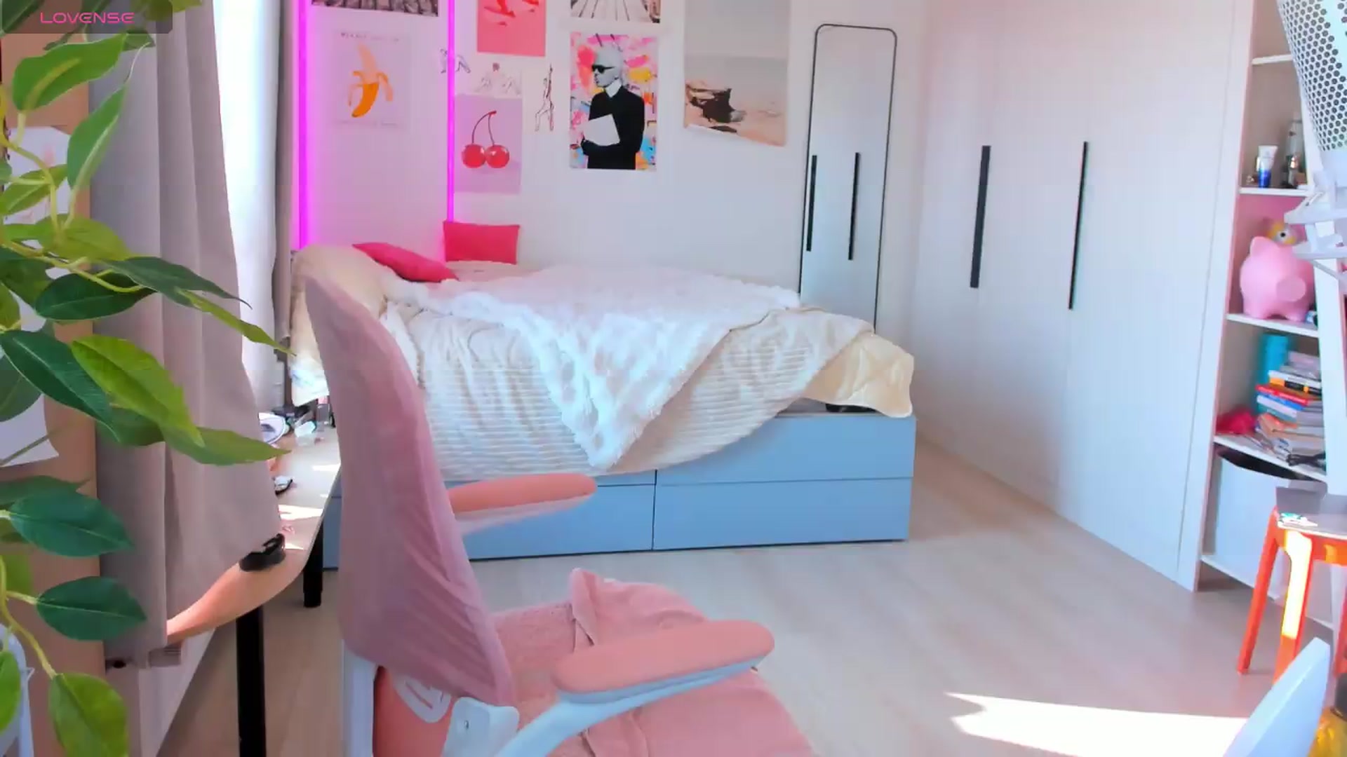Gallery image thumbnail from Alice_Chery's myfreecams stream on, 06/12/2026, 03:50 image 2 of 20