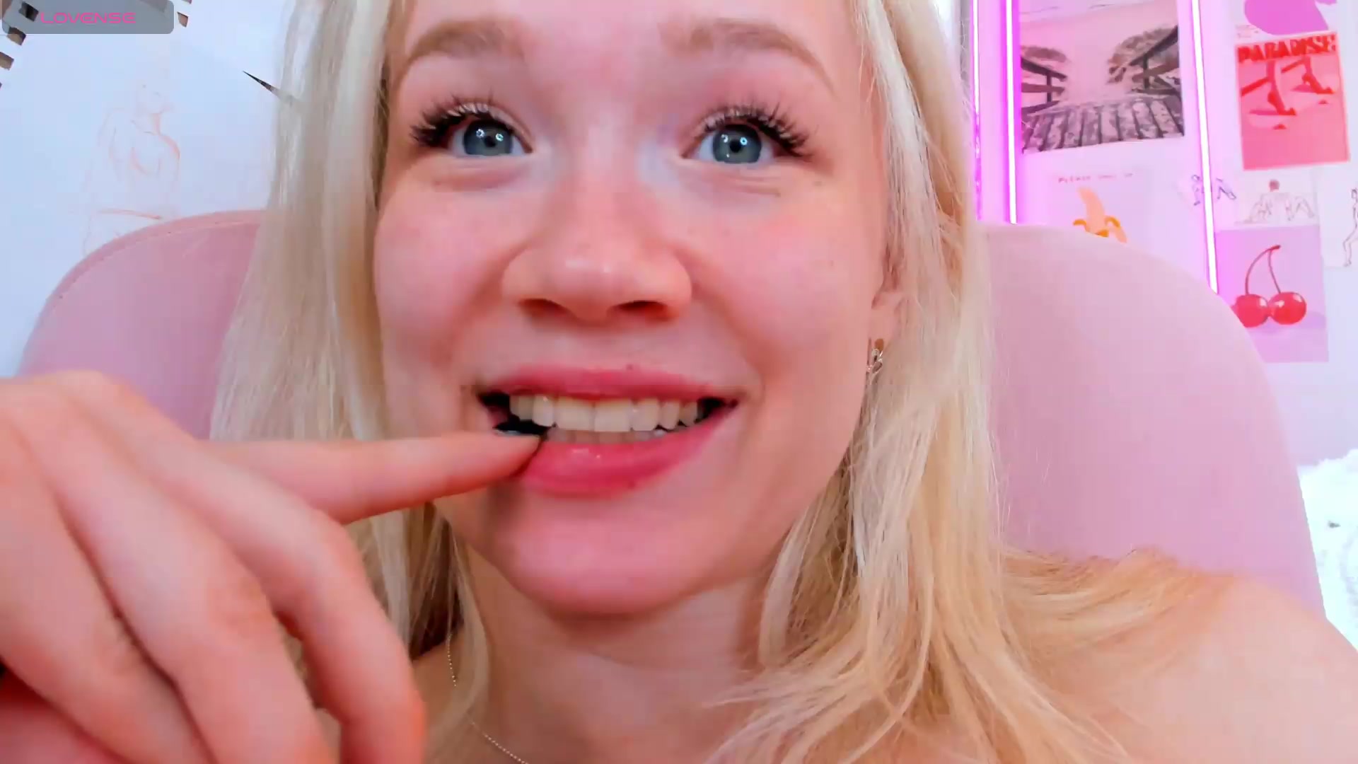 Gallery image thumbnail from Alice_Chery's myfreecams stream on, 06/12/2026, 09:32 image 18 of 20