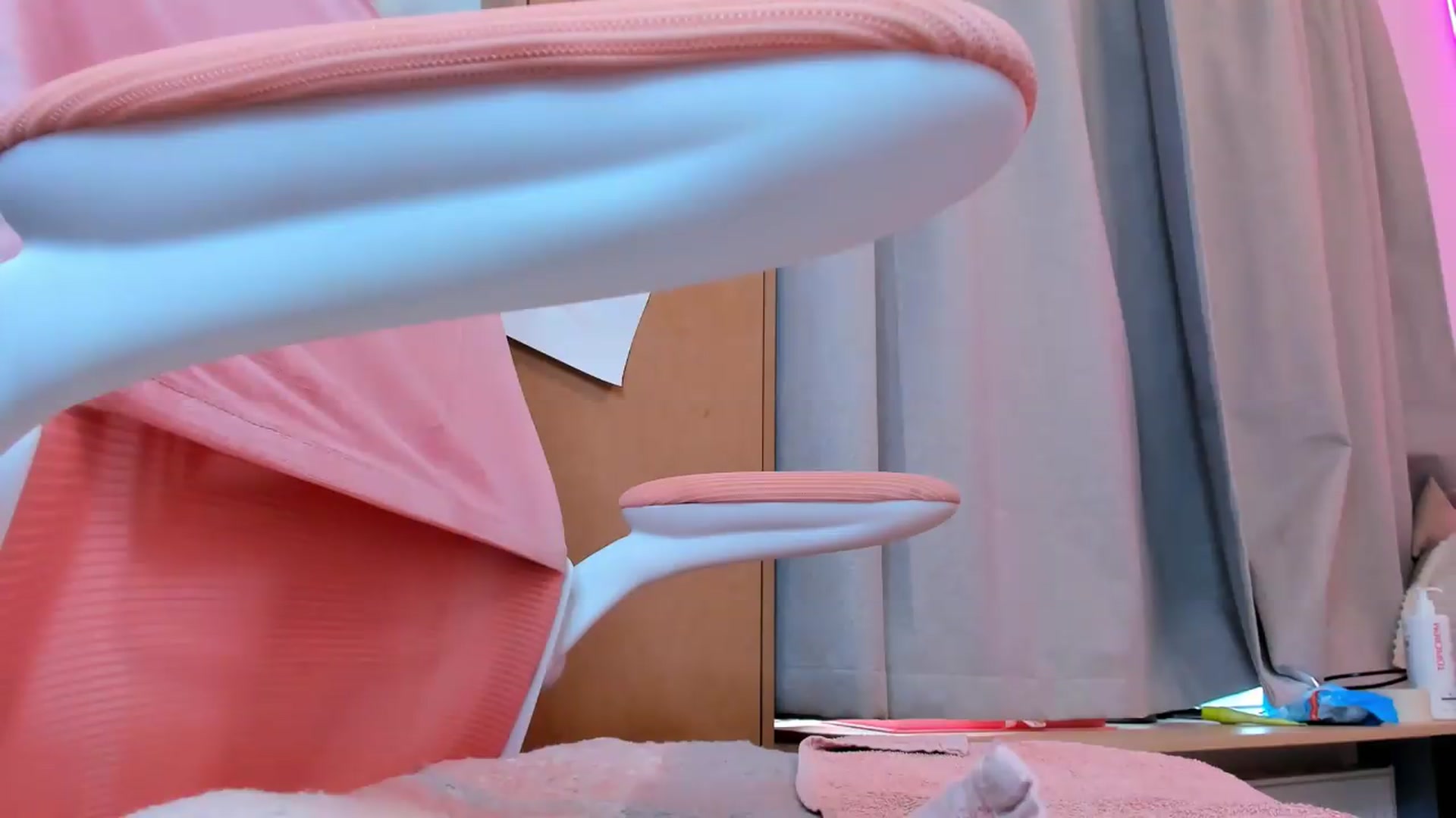 Gallery image thumbnail from Alice_Chery's myfreecams stream on, 06/19/2026, 05:45 image 9 of 20