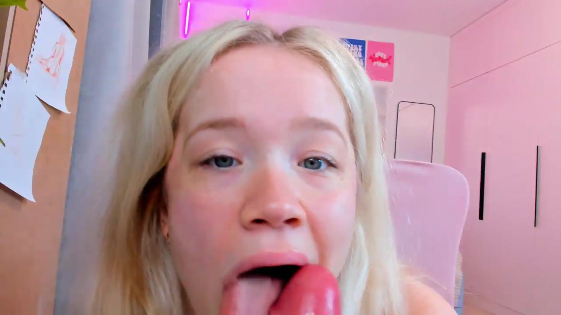 Gallery image thumbnail from Alice_Chery's myfreecams stream on, 06/19/2026, 05:45 image 4 of 20