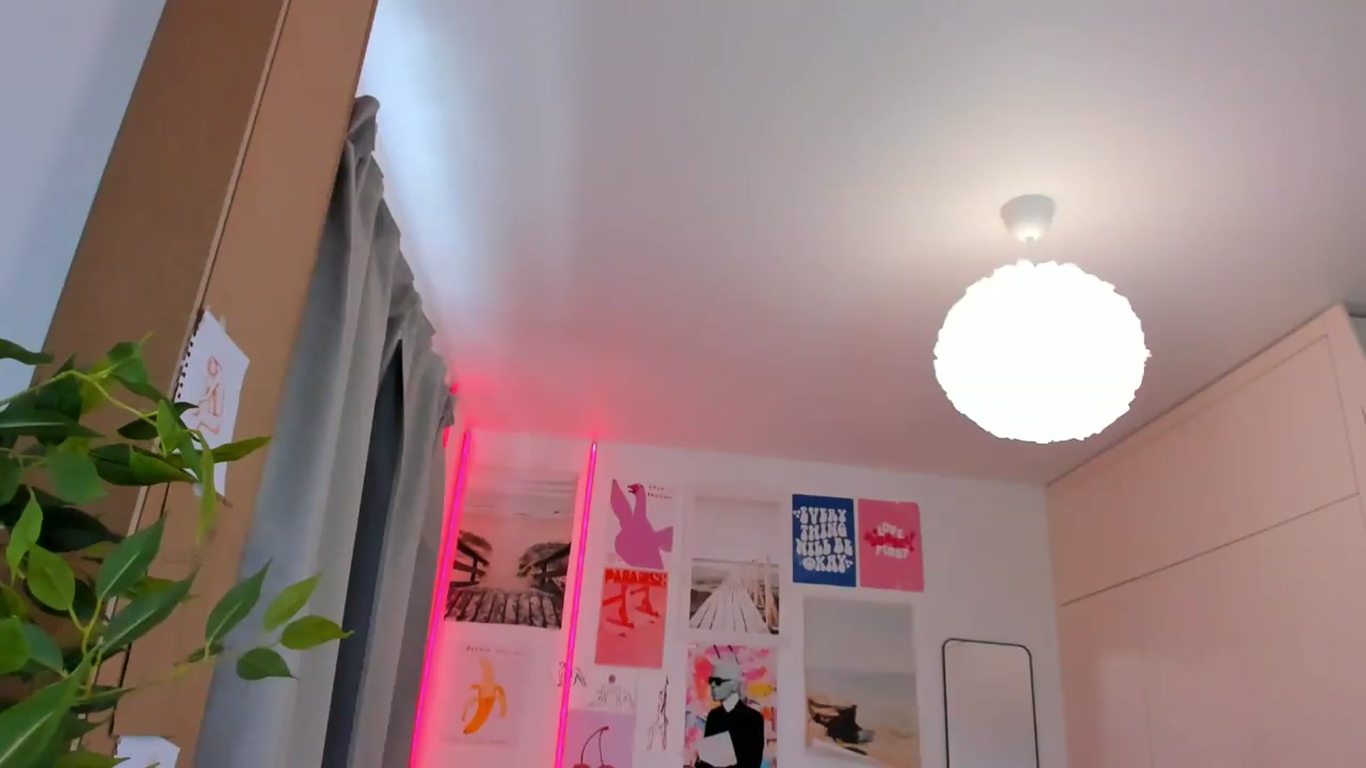 Gallery image thumbnail from Alice_Chery's myfreecams stream on, 06/19/2026, 08:40 image 3 of 20