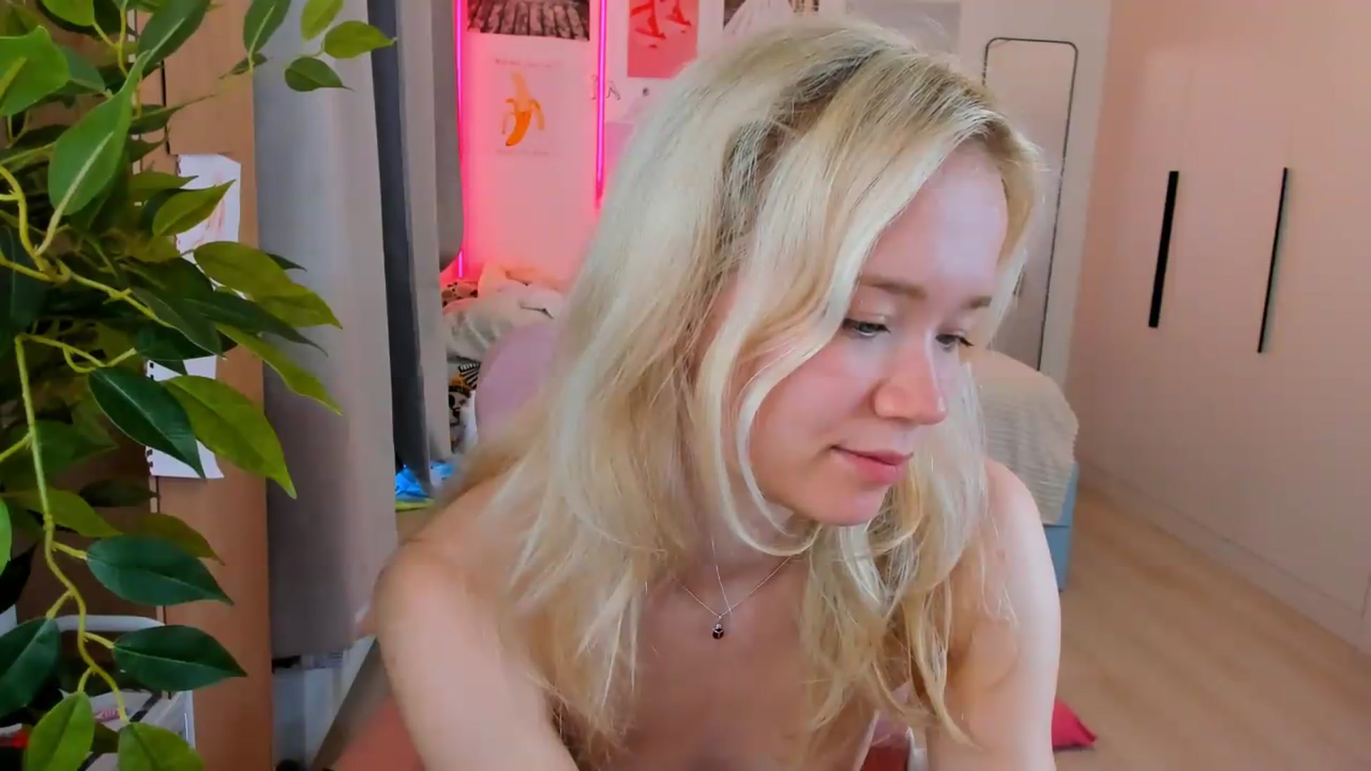 Gallery image thumbnail from Alice_Chery's myfreecams stream on, 06/19/2026, 10:11 image 2 of 20