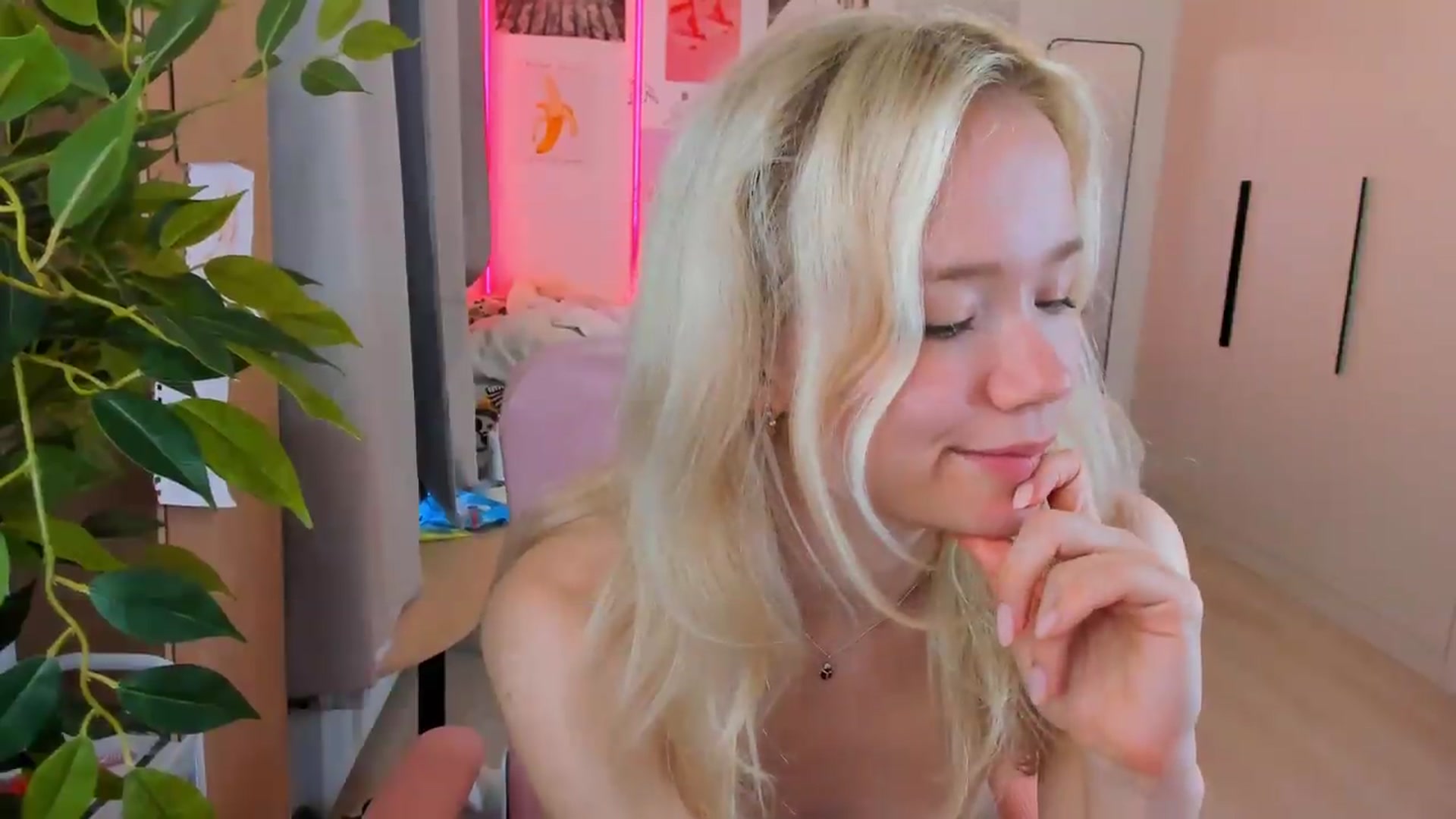Gallery image thumbnail from Alice_Chery's myfreecams stream on, 06/19/2026, 10:11 image 3 of 20
