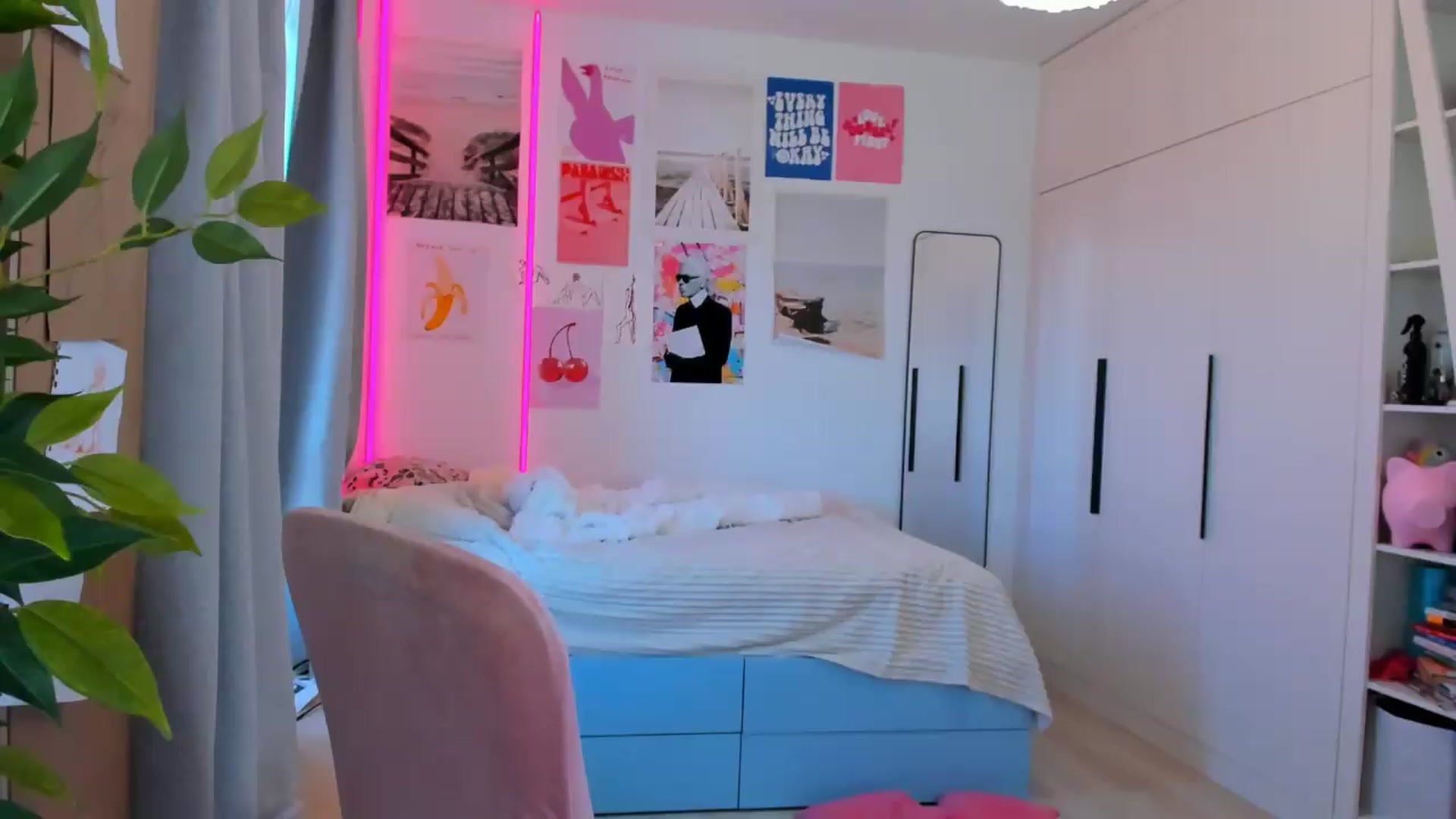 Gallery image thumbnail from Alice_Chery's myfreecams stream on, 06/20/2026, 09:39 image 6 of 20