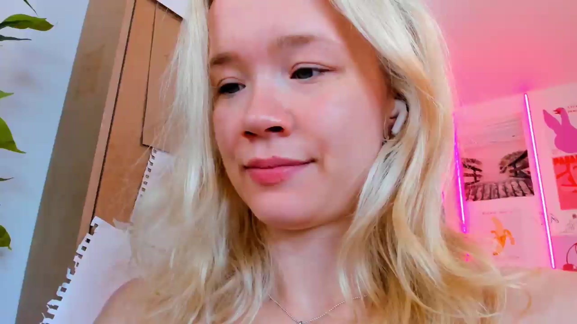 Gallery image thumbnail from Alice_Chery's myfreecams stream on, 06/22/2026, 06:57 image 17 of 20