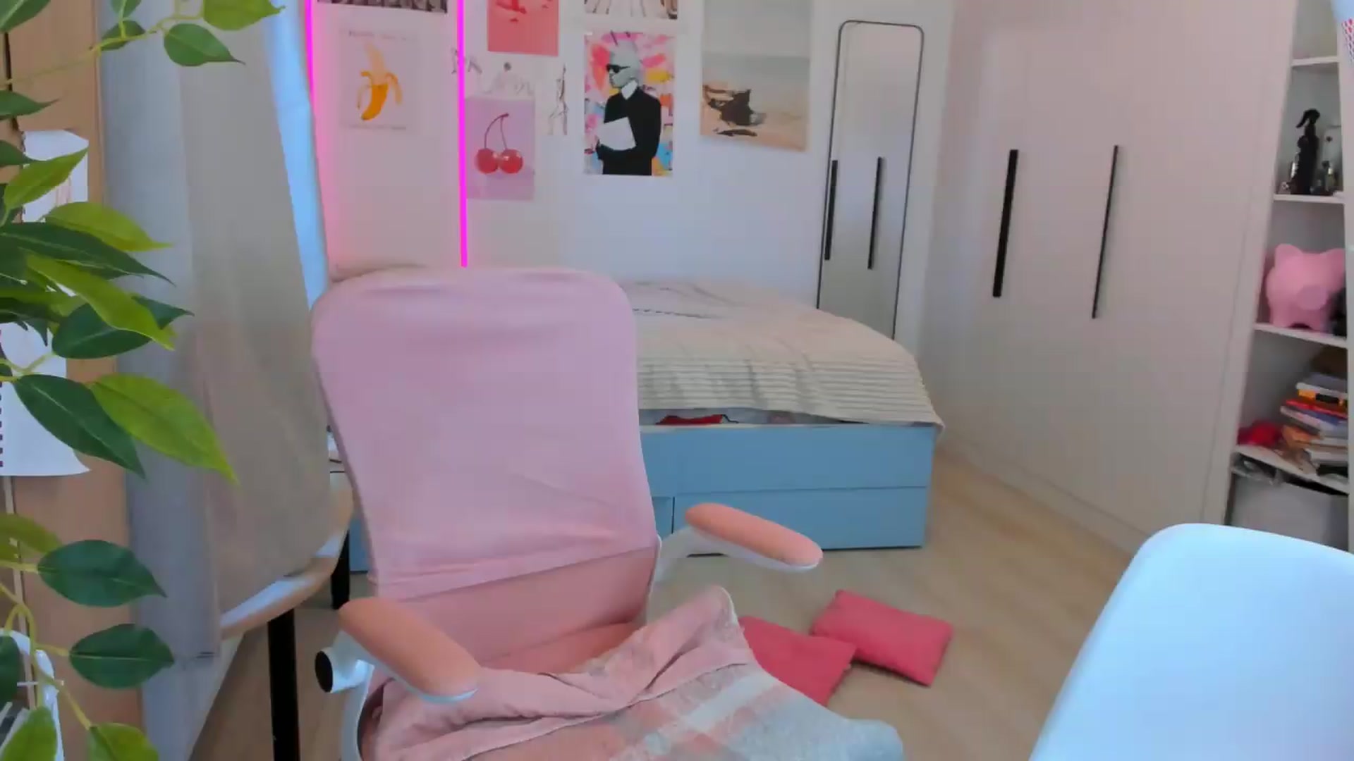 Gallery image thumbnail from Alice_Chery's myfreecams stream on, 06/23/2026, 10:03 image 16 of 20