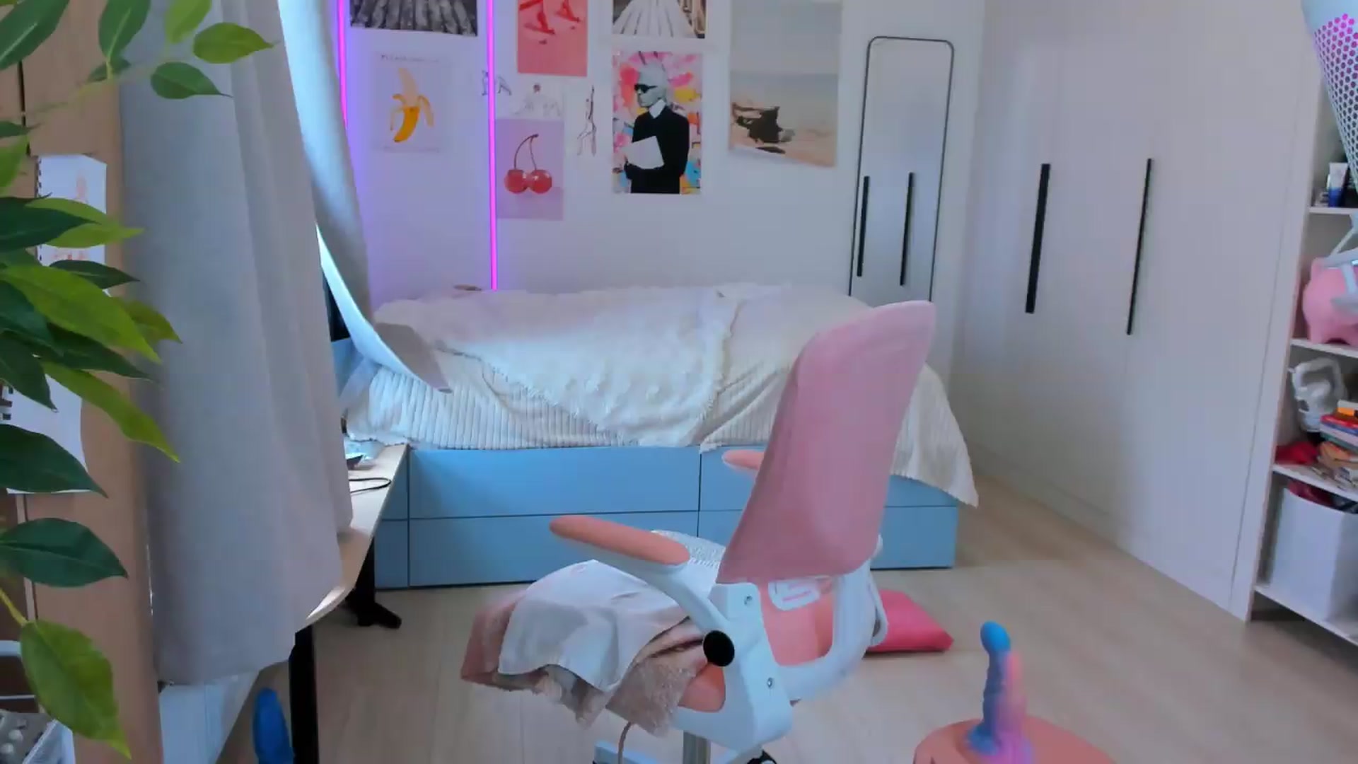 Gallery image thumbnail from Alice_Chery's myfreecams stream on, 06/26/2026, 09:33 image 10 of 20