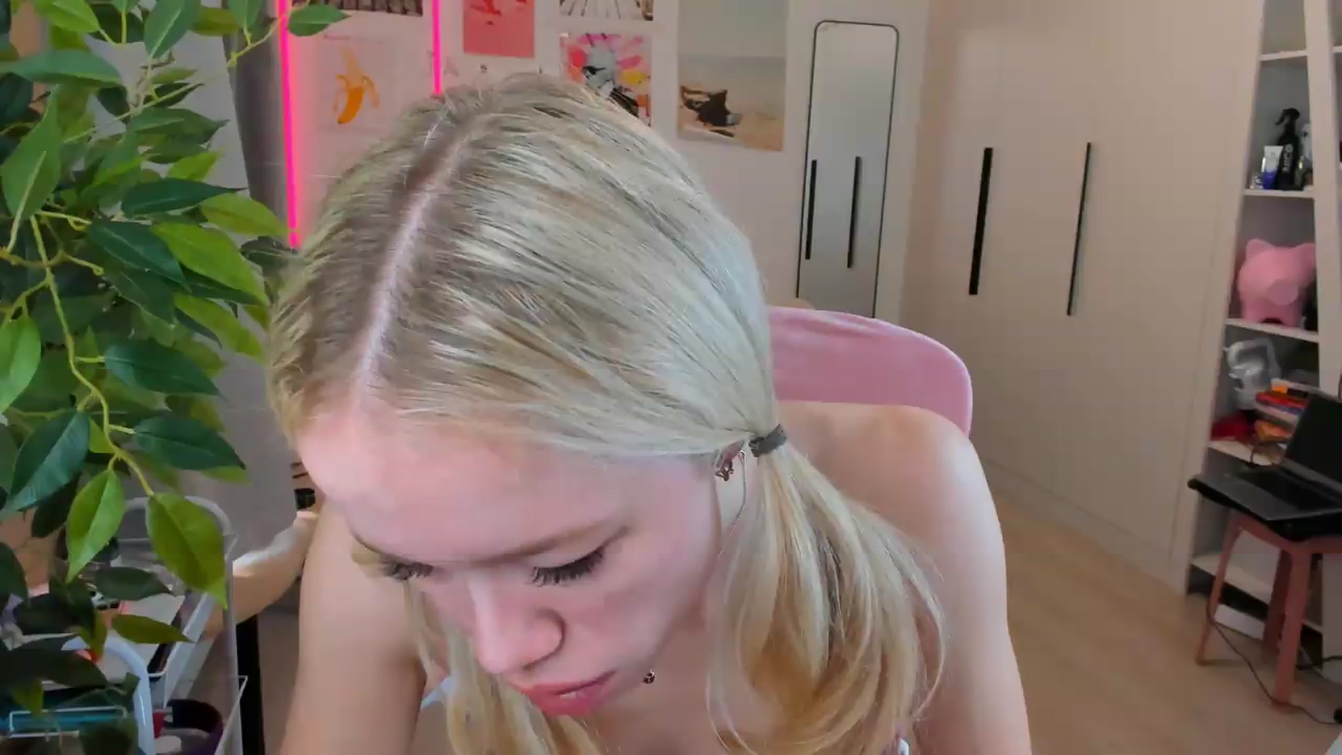 Gallery image thumbnail from Alice_Chery's myfreecams stream on, 06/29/2026, 07:25 image 3 of 20