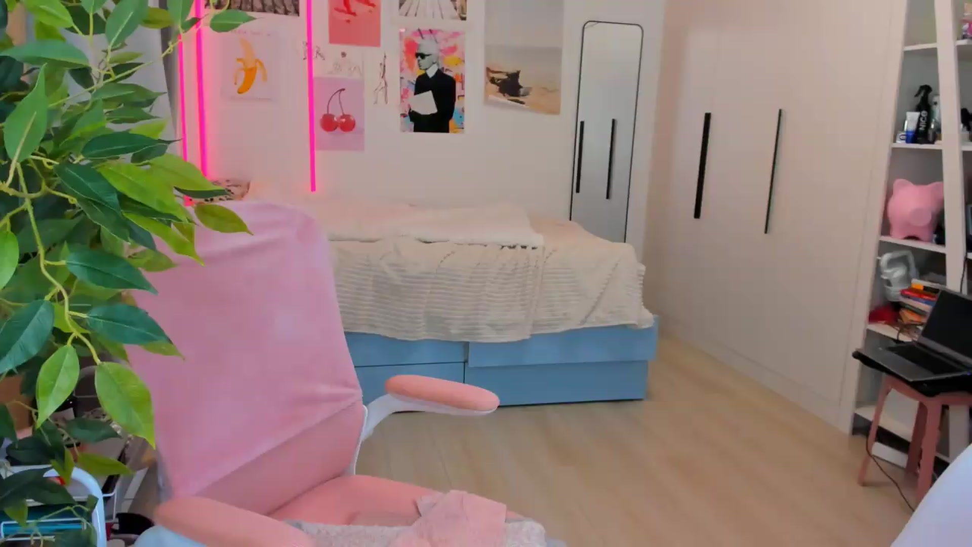 Gallery image thumbnail from Alice_Chery's myfreecams stream on, 06/29/2026, 07:25 image 11 of 20