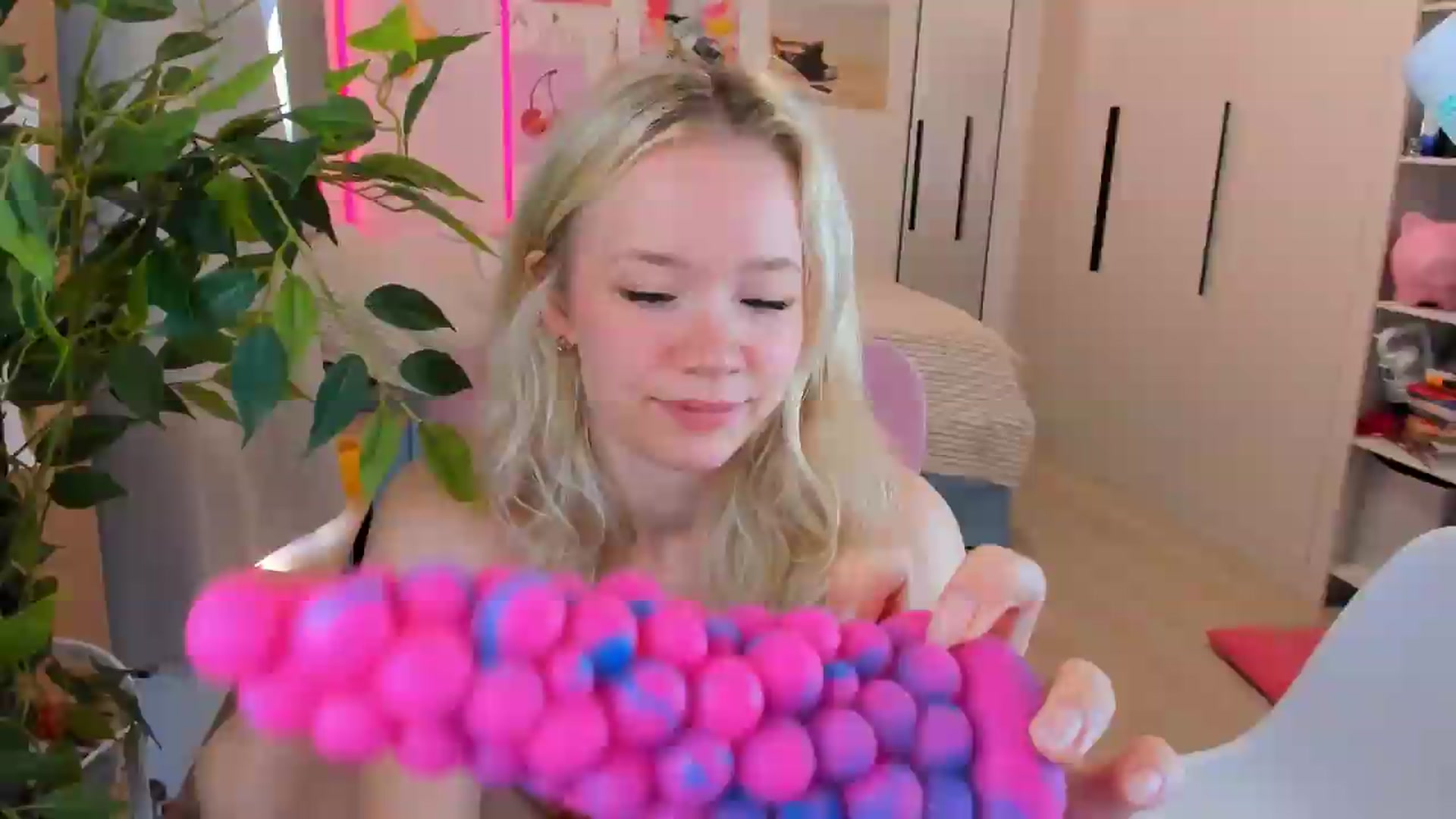 Gallery image thumbnail from Alice_Chery's myfreecams stream on, 07/01/2026, 04:09 image 15 of 20