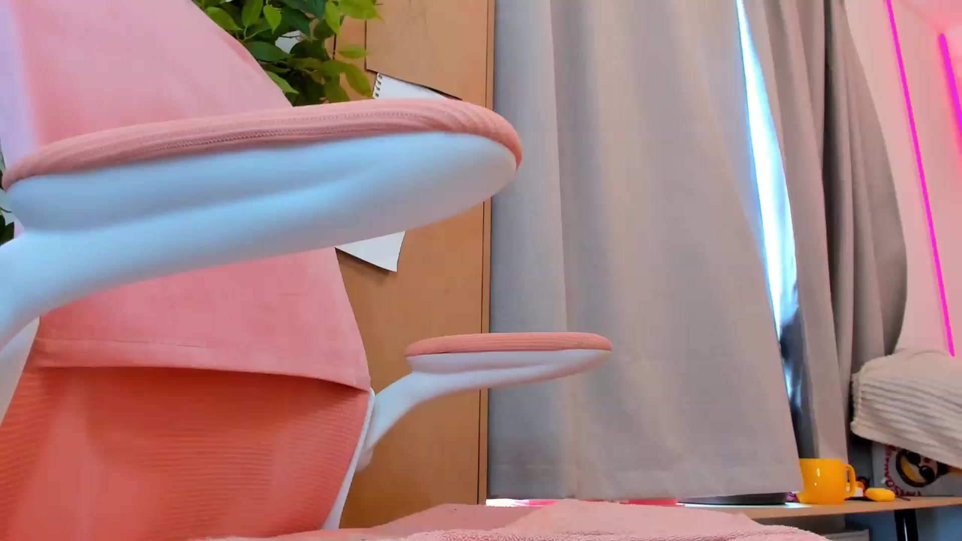 Gallery image thumbnail from Alice_Chery's myfreecams stream on, 07/01/2026, 07:38 image 15 of 20
