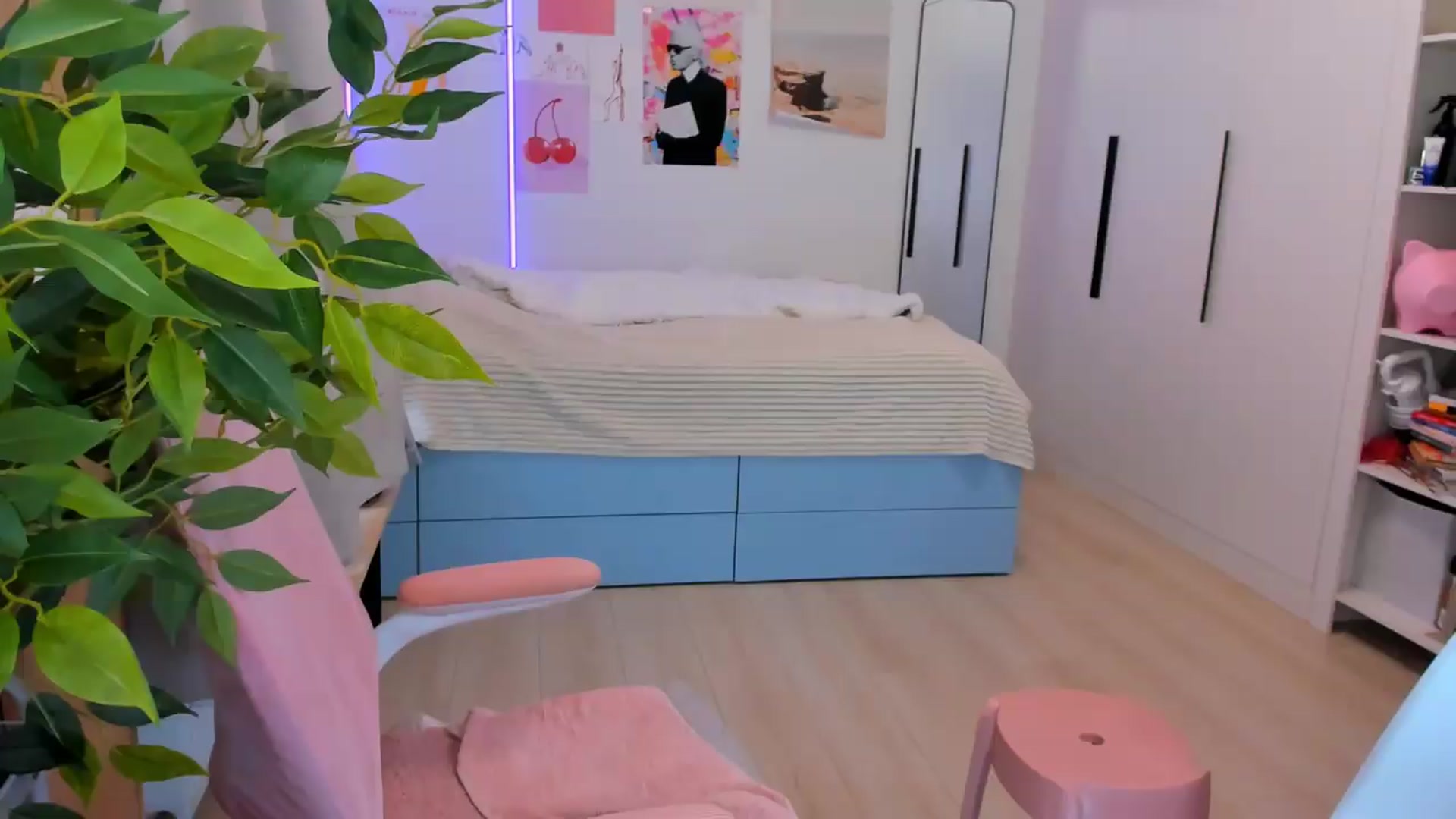 Gallery image thumbnail from Alice_Chery's myfreecams stream on, 07/02/2026, 04:44 image 14 of 20