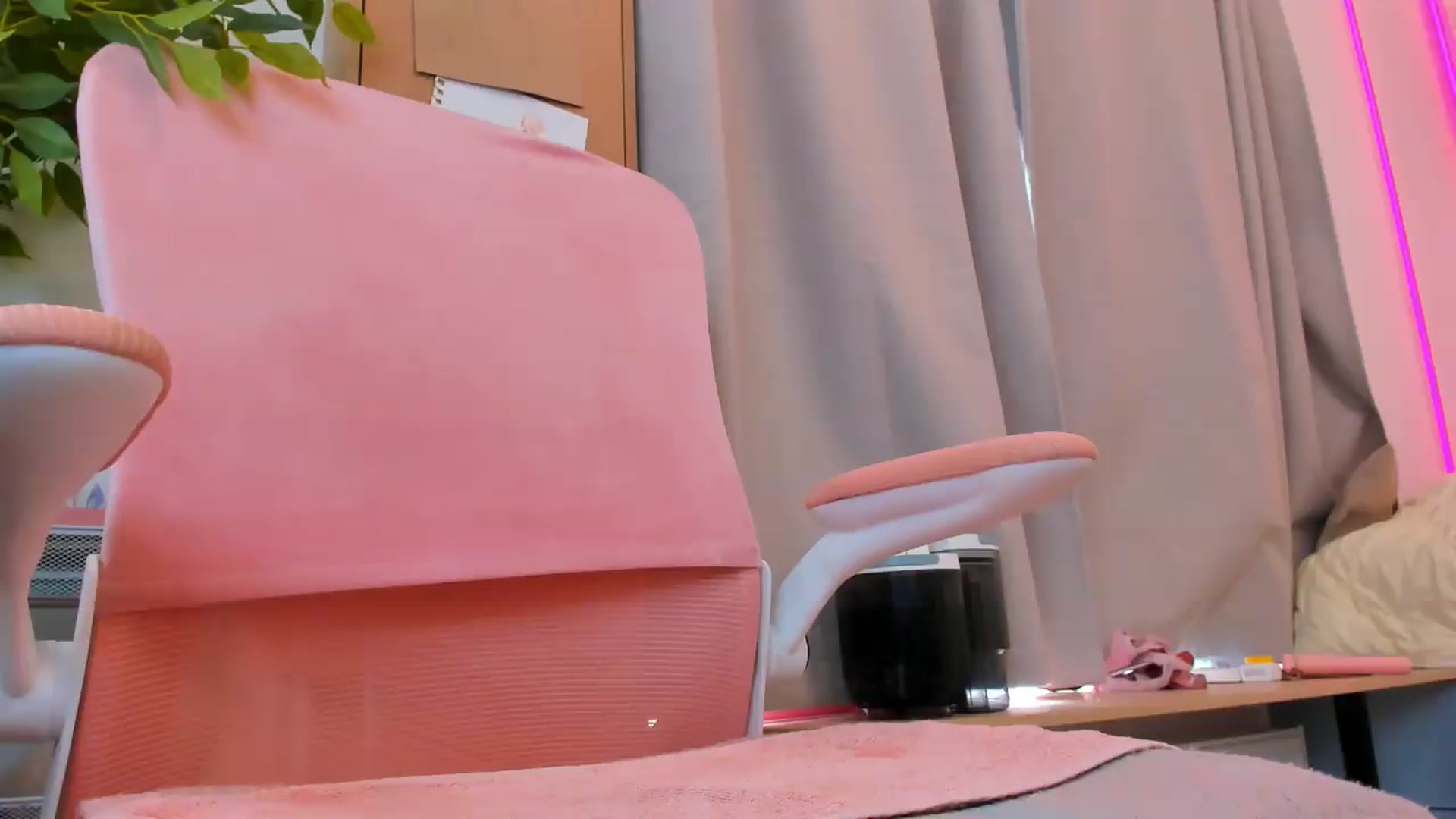 Gallery image thumbnail from Alice_Chery's myfreecams stream on, 07/03/2026, 06:32 image 18 of 20