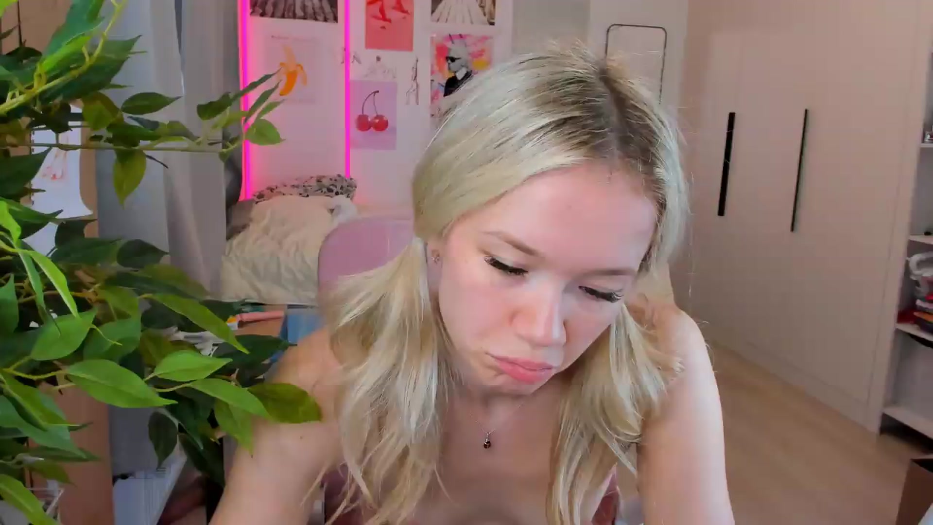 Gallery image thumbnail from Alice_Chery's myfreecams stream on, 07/03/2026, 09:56 image 10 of 20