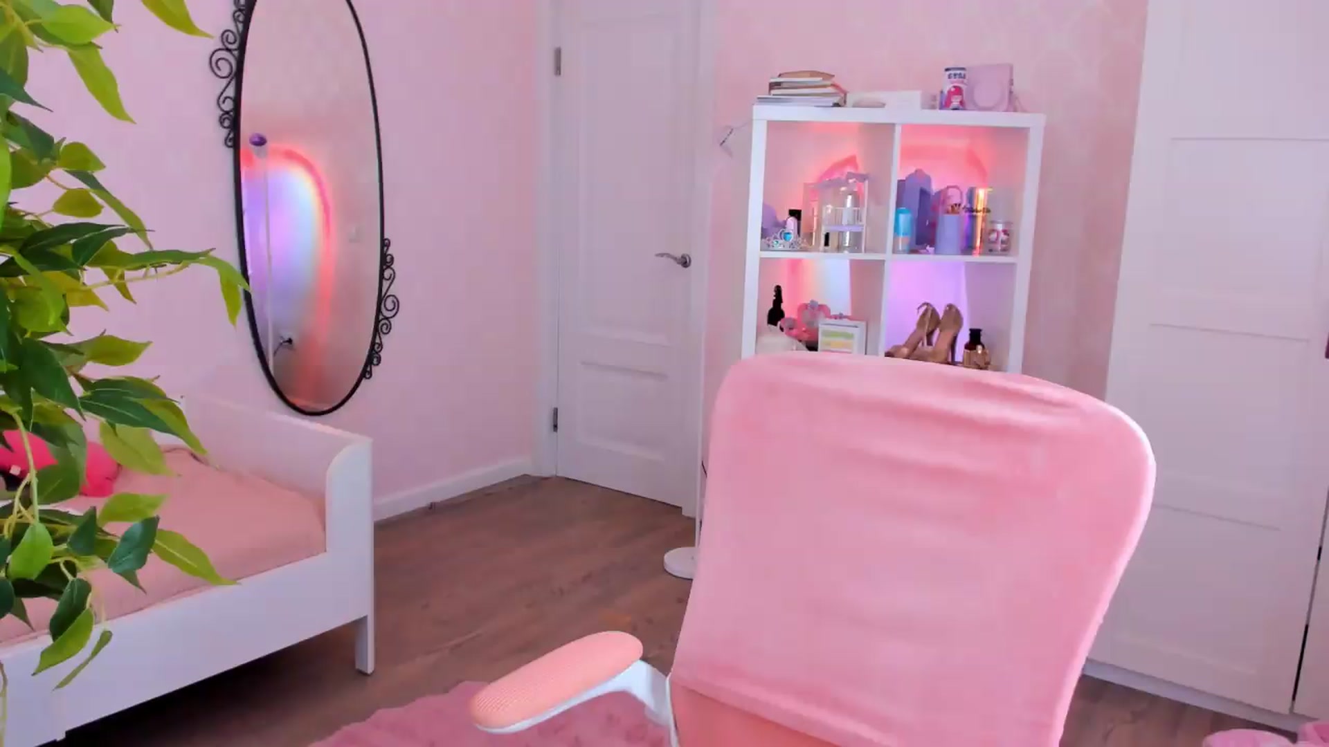 Gallery image thumbnail from Alice_Chery's myfreecams stream on, 07/08/2026, 06:52 image 4 of 20