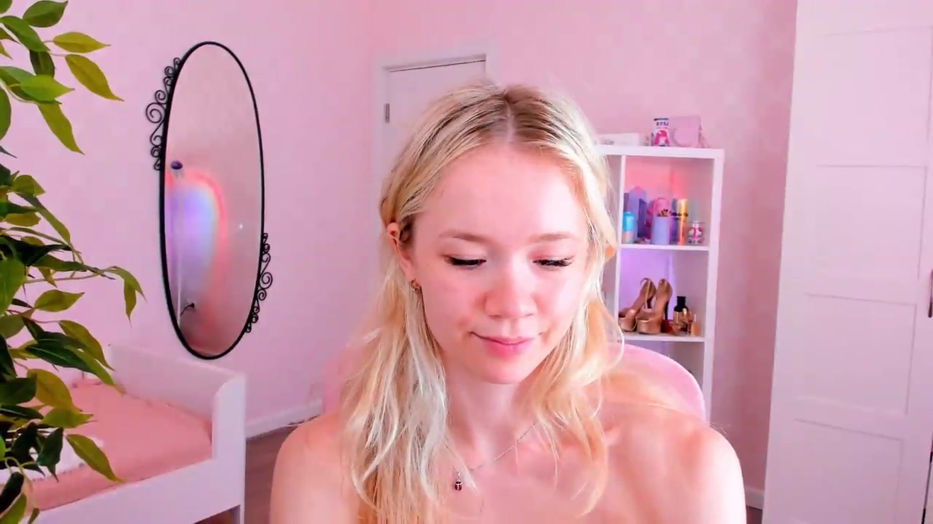 Gallery image thumbnail from Alice_Chery's myfreecams stream on, 07/08/2026, 09:22 image 15 of 20