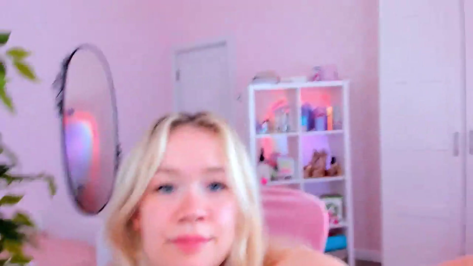 Gallery image thumbnail from Alice_Chery's myfreecams stream on, 07/08/2026, 09:22 image 4 of 20