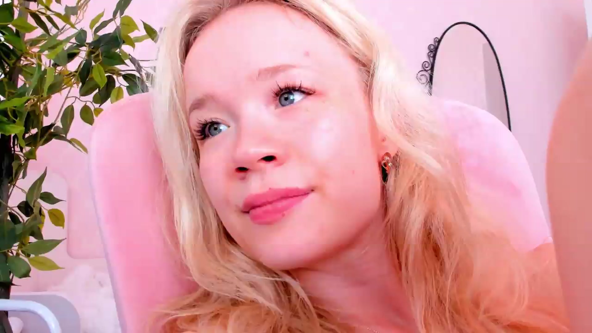Gallery image thumbnail from Alice_Chery's myfreecams stream on, 07/11/2026, 09:49 image 20 of 20