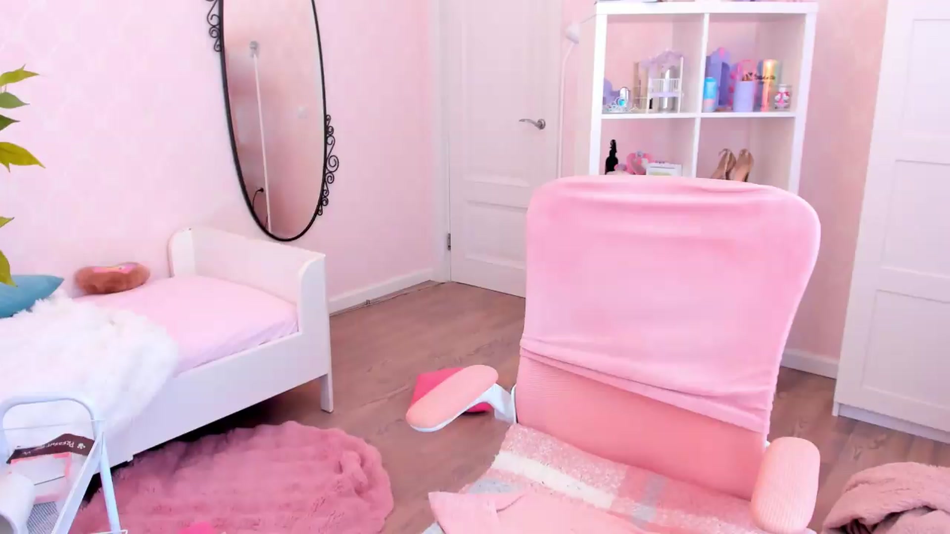 Gallery image thumbnail from Alice_Chery's myfreecams stream on, 07/12/2026, 09:04 image 6 of 20