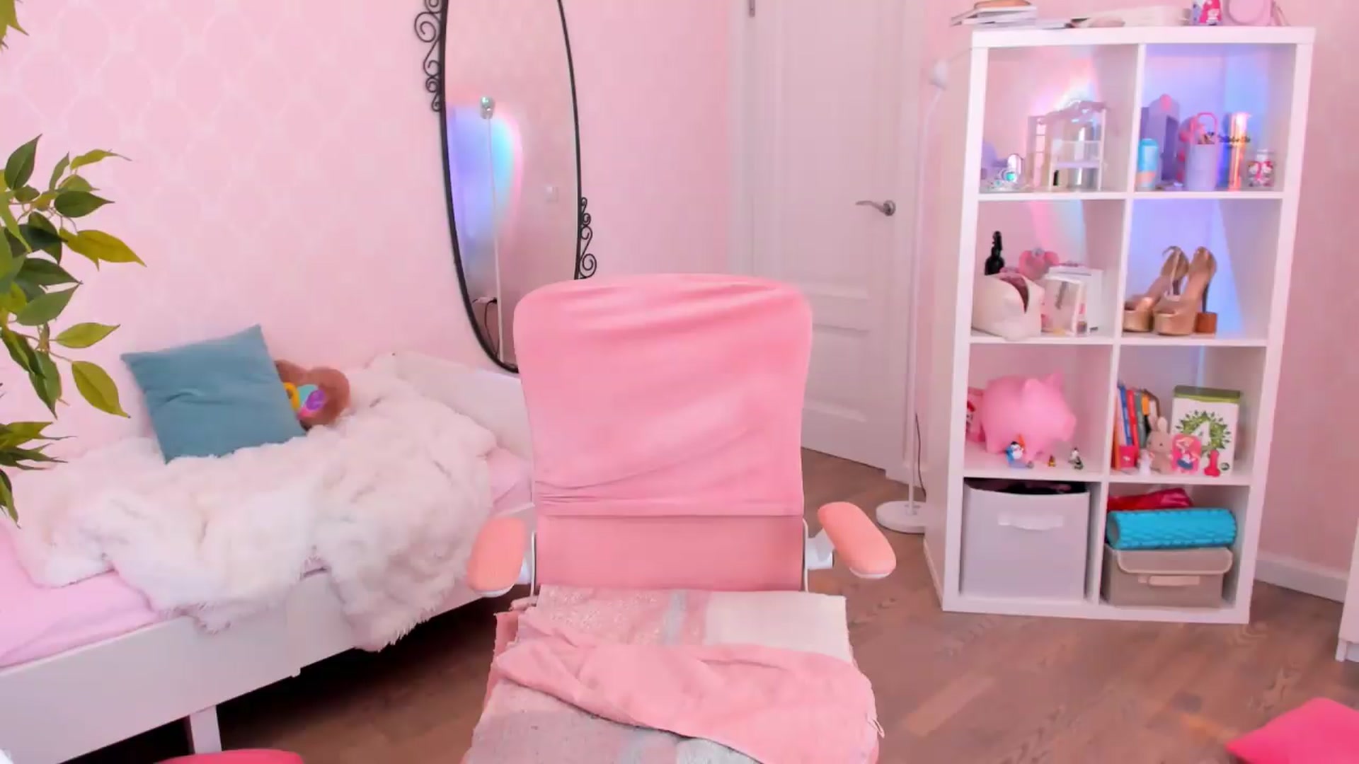 Gallery image thumbnail from Alice_Chery's myfreecams stream on, 07/15/2026, 09:56 image 9 of 20