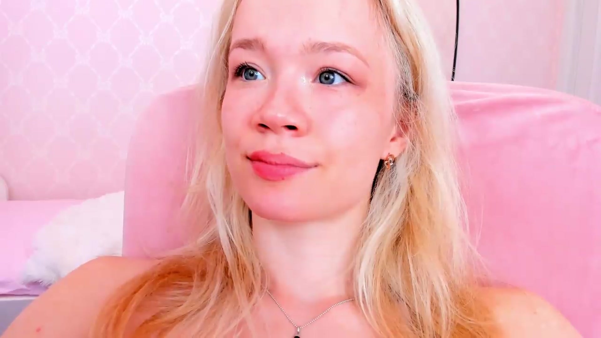 Gallery image thumbnail from Alice_Chery's myfreecams stream on, 07/17/2026, 04:42 image 7 of 20