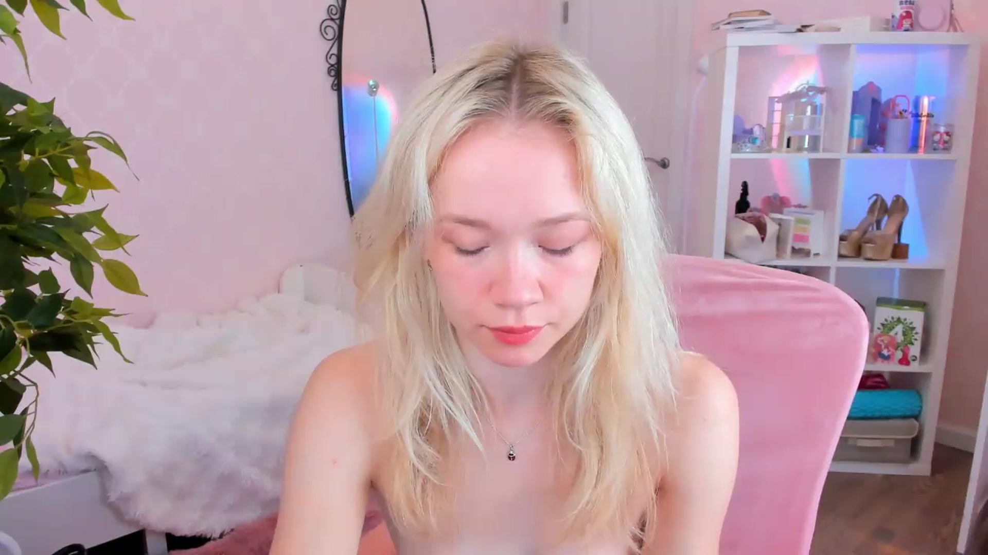 Gallery image thumbnail from Alice_Chery's myfreecams stream on, 07/17/2026, 04:42 image 3 of 20