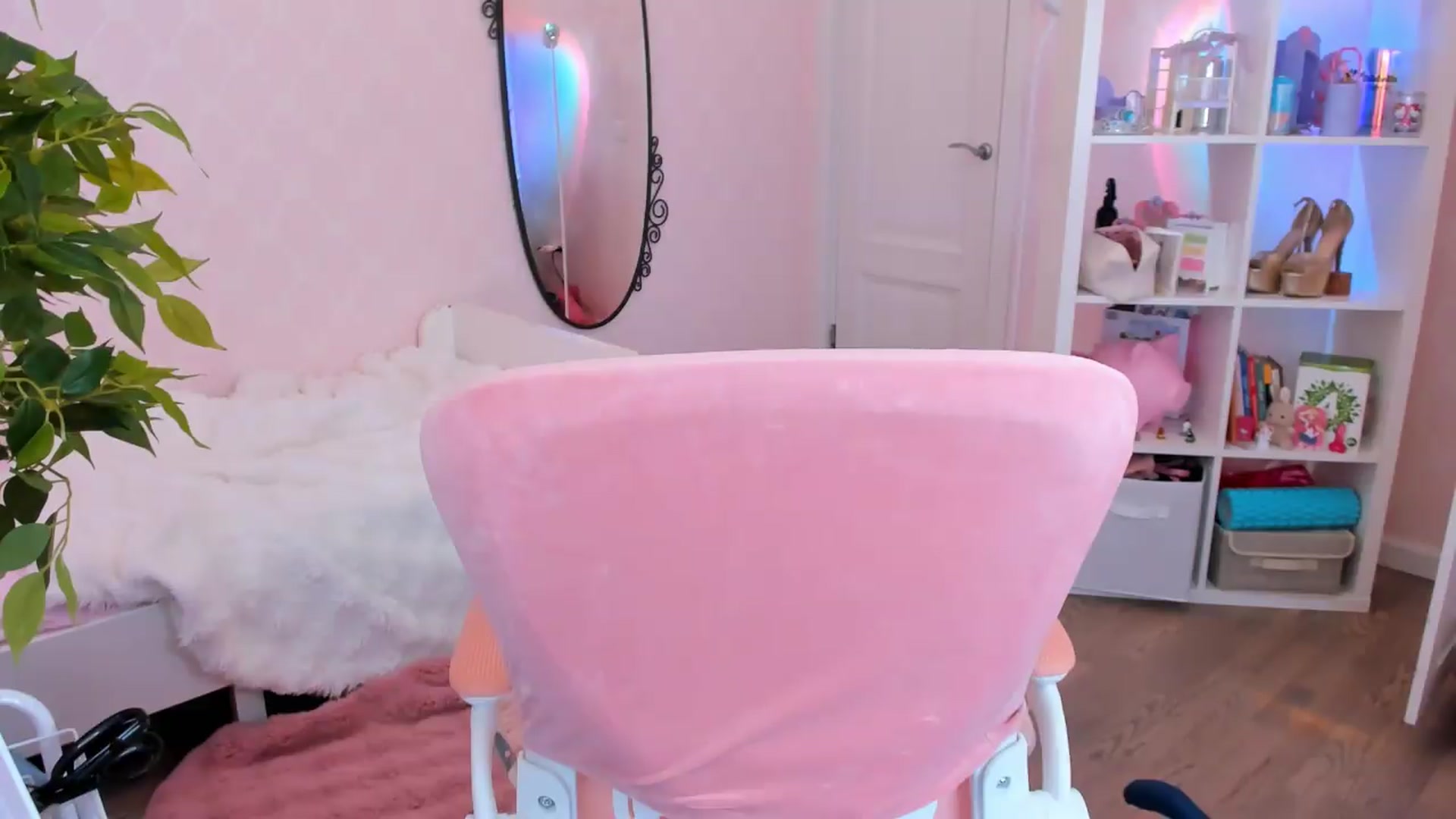 Gallery image thumbnail from Alice_Chery's myfreecams stream on, 07/17/2026, 04:42 image 14 of 20