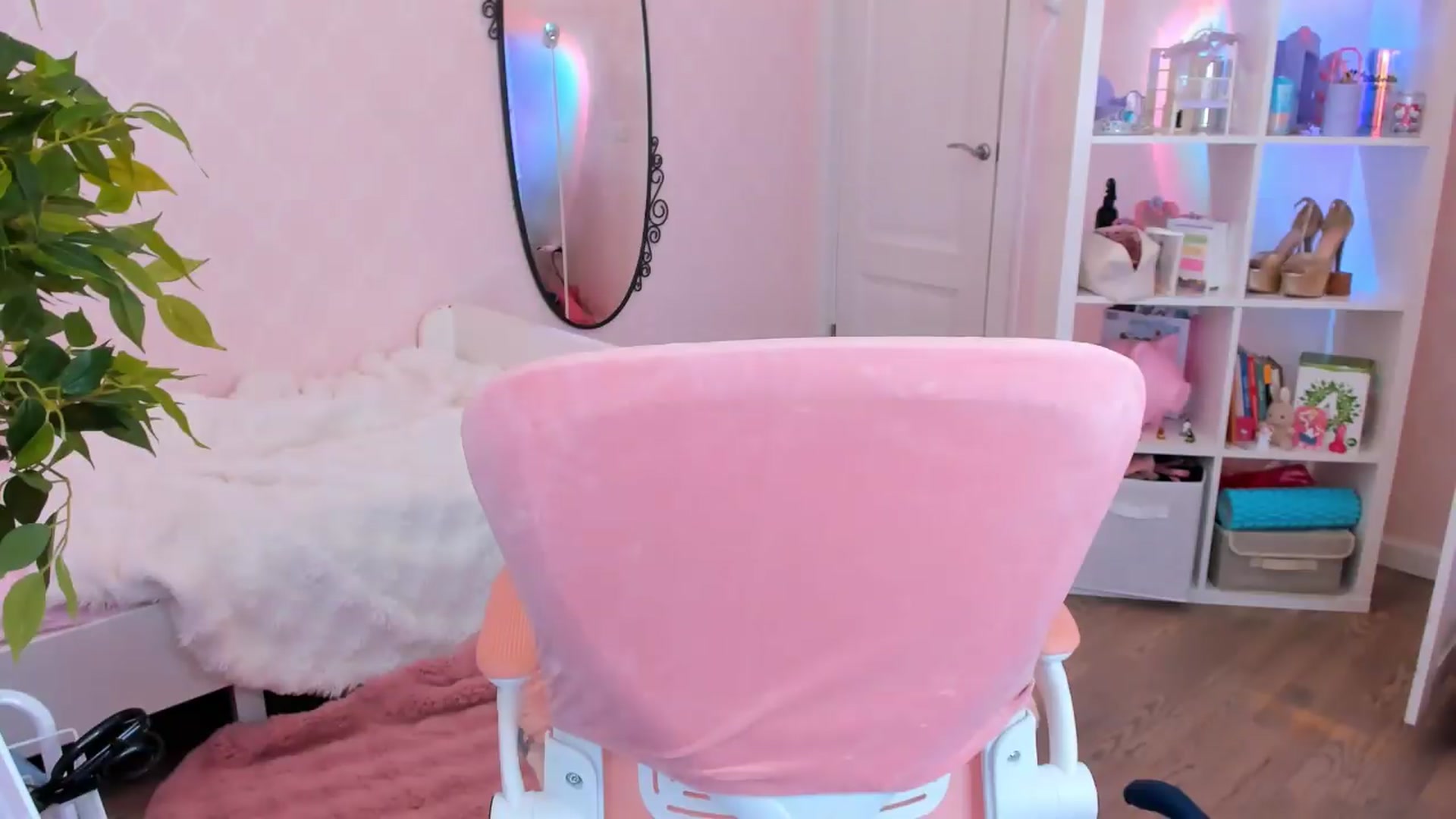 Gallery image thumbnail from Alice_Chery's myfreecams stream on, 07/17/2026, 04:42 image 15 of 20
