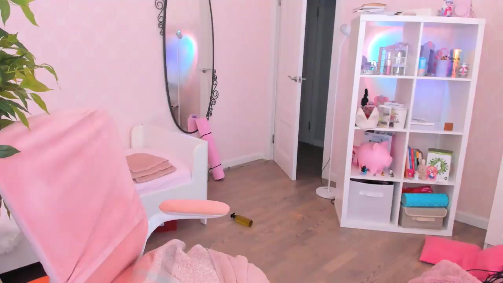 Gallery image thumbnail from Alice_Chery's myfreecams stream on, 07/27/2026, 10:02 image 19 of 20