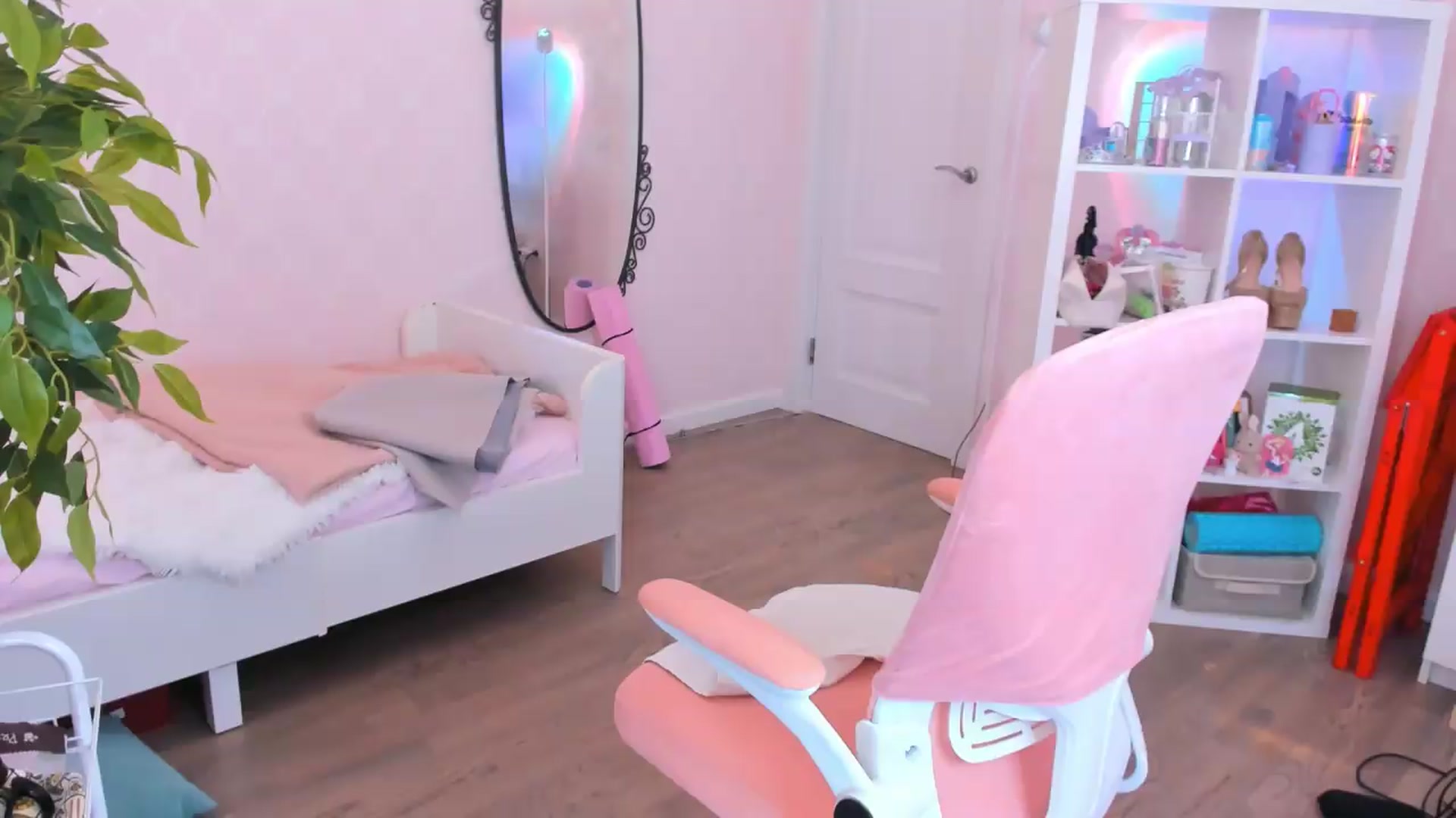 Gallery image thumbnail from Alice_Chery's myfreecams stream on, 07/30/2026, 07:28 image 19 of 20