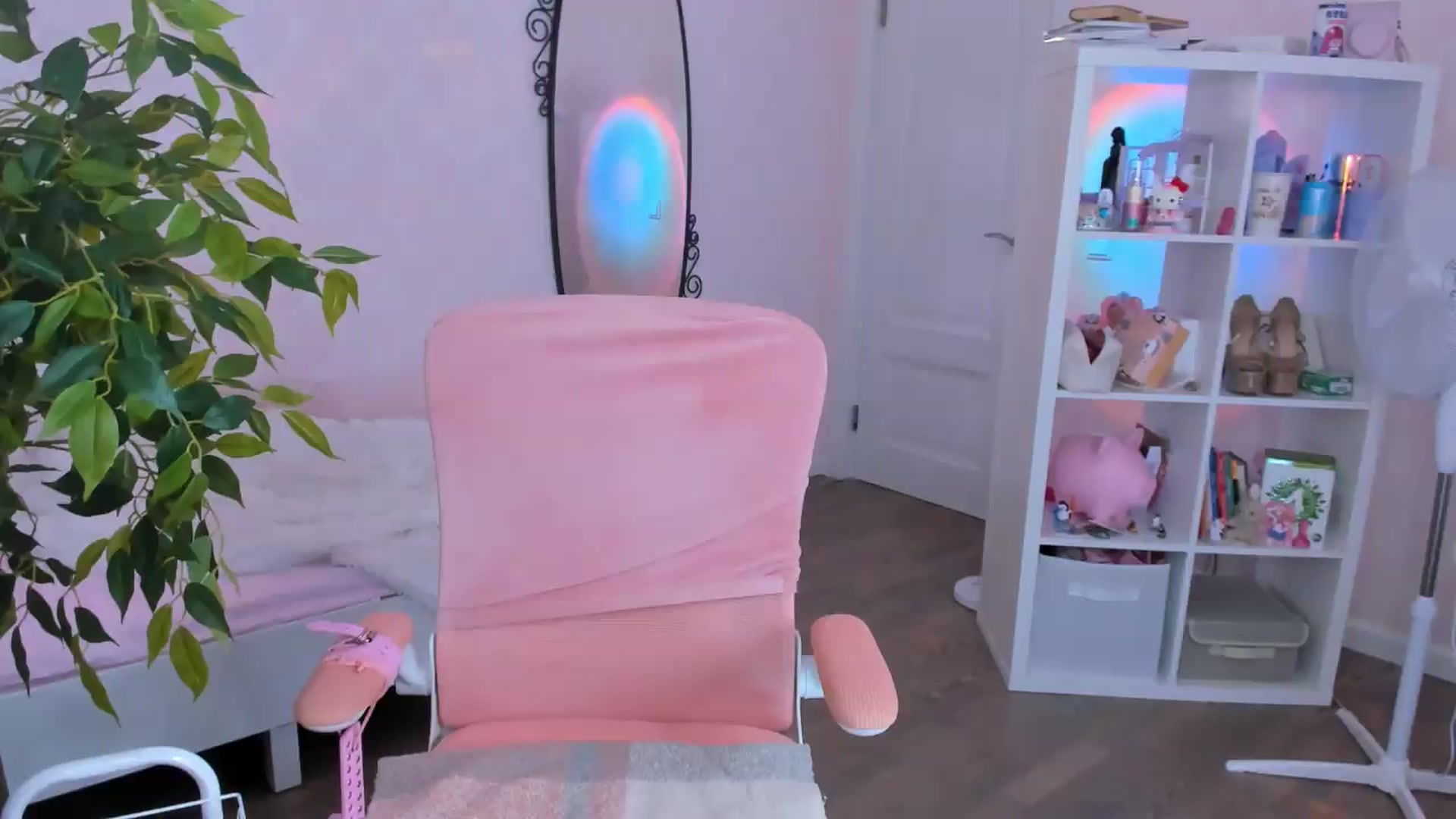 Gallery image thumbnail from Alice_Chery's myfreecams stream on, 08/05/2026, 04:47 image 4 of 20