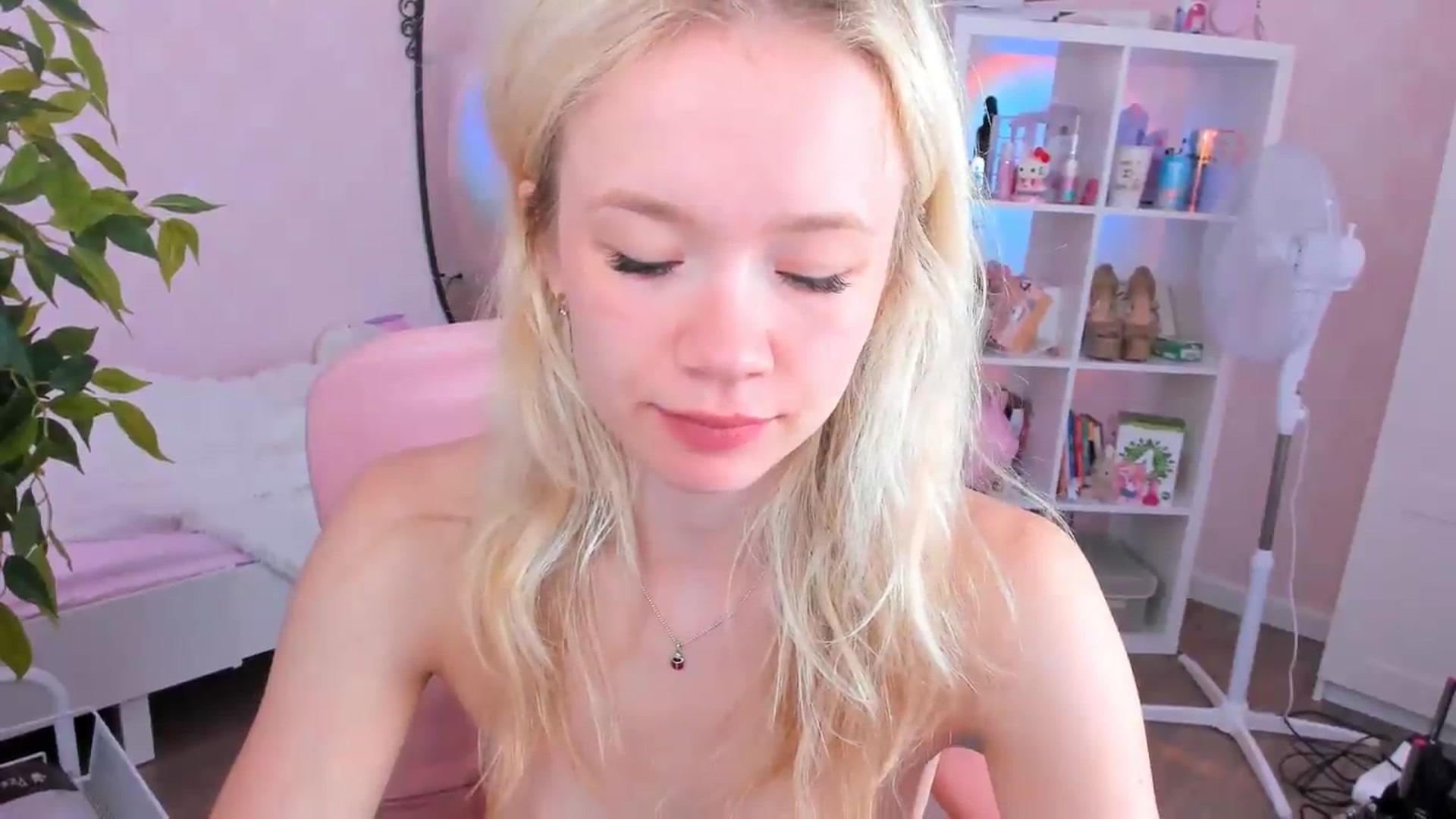 Gallery image thumbnail from Alice_Chery's myfreecams stream on, 08/05/2026, 09:26 image 4 of 20