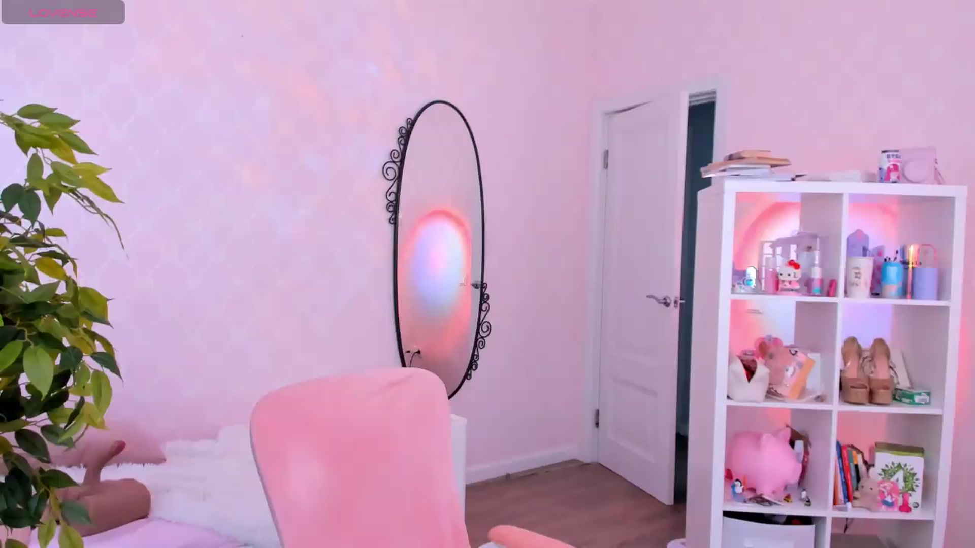 Gallery image thumbnail from Alice_Chery's myfreecams stream on, 08/08/2026, 09:32 image 7 of 20