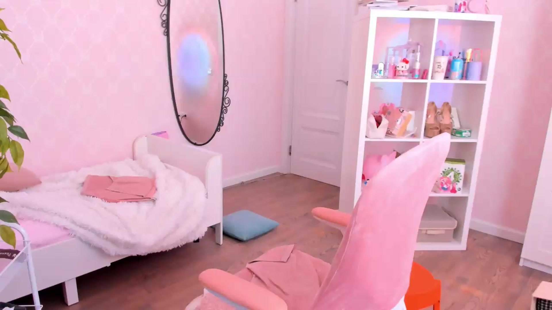 Gallery image thumbnail from Alice_Chery's myfreecams stream on, 08/09/2026, 09:32 image 5 of 20