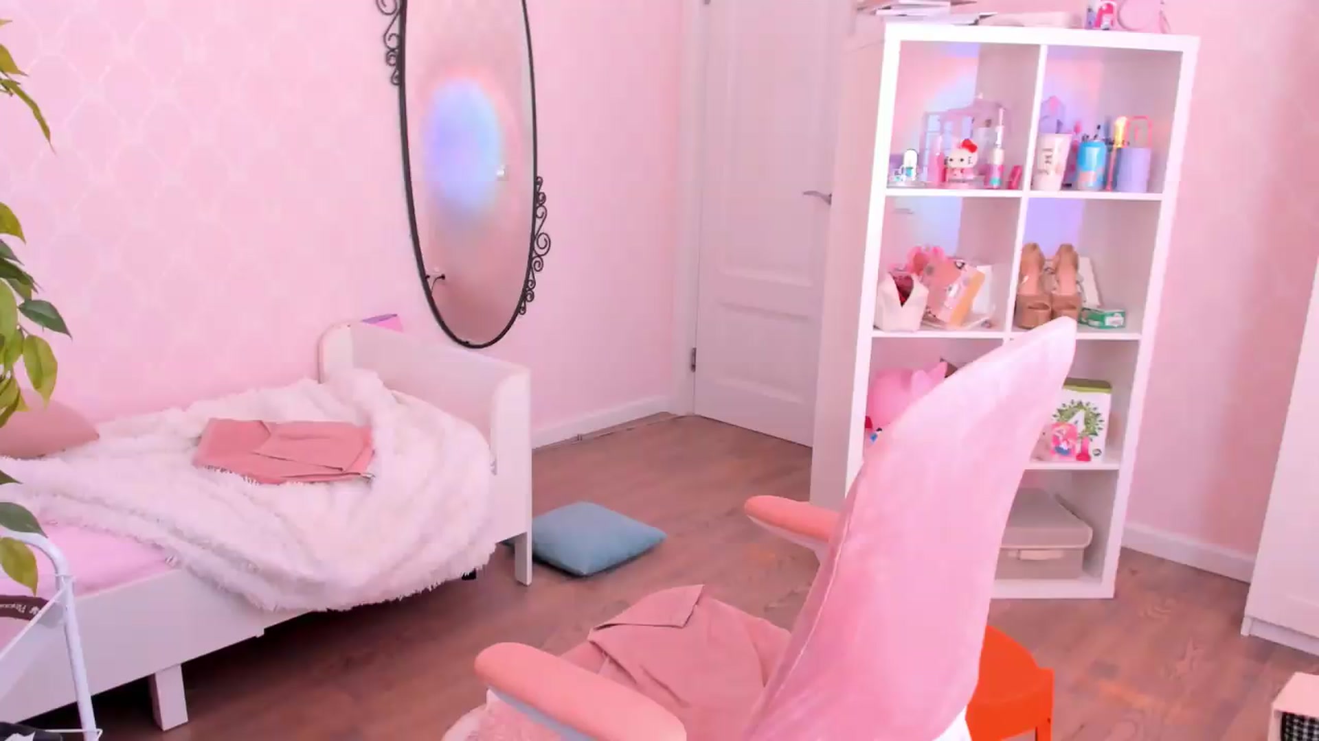 Gallery image thumbnail from Alice_Chery's myfreecams stream on, 08/09/2026, 09:32 image 4 of 20