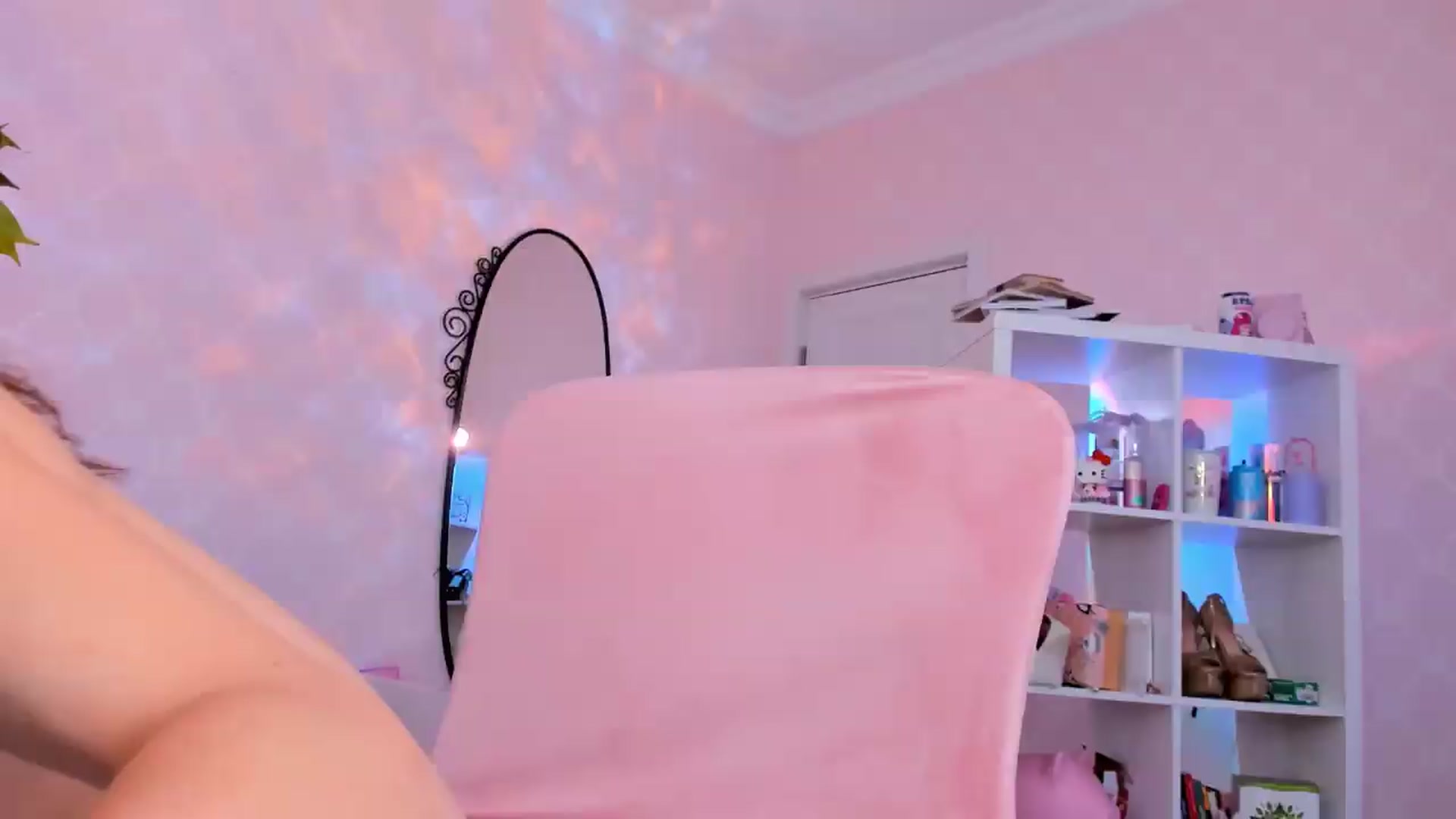 Gallery image thumbnail from Alice_Chery's myfreecams stream on, 08/12/2026, 07:31 image 4 of 20