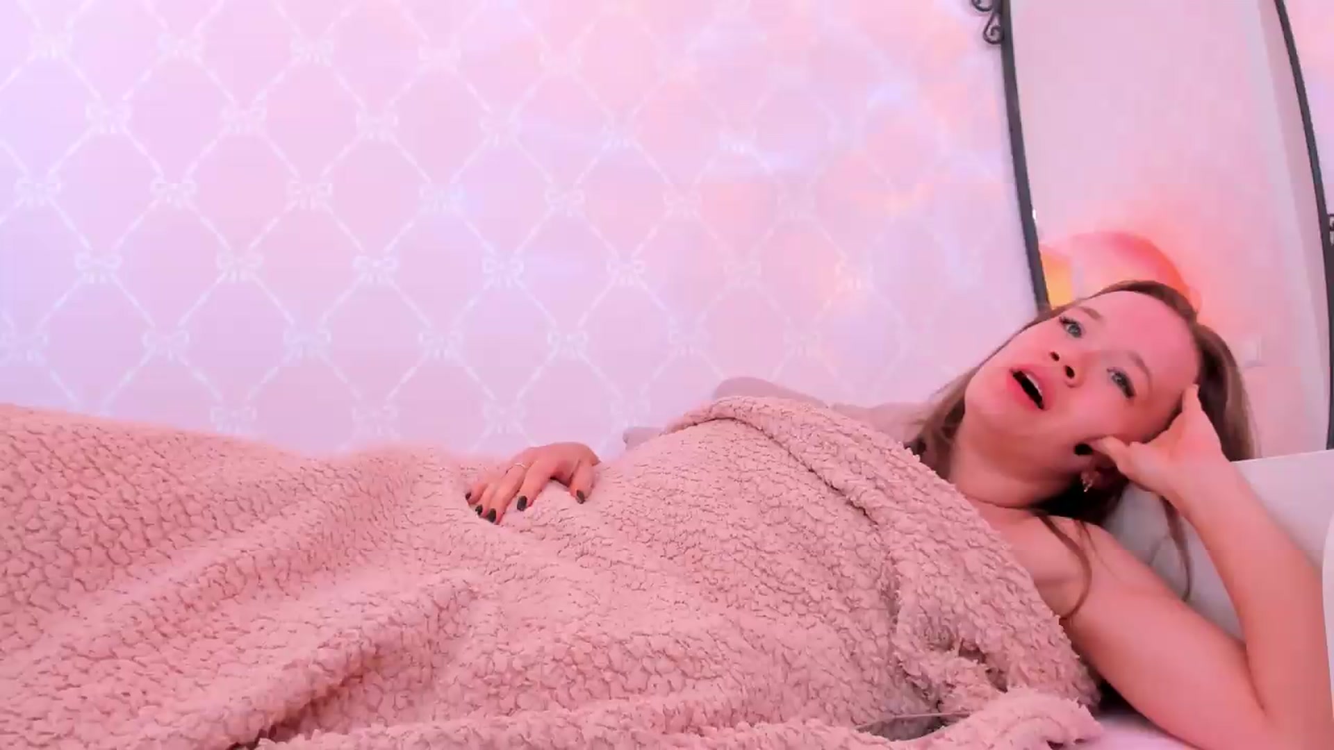 Gallery image thumbnail from Alice_Chery's myfreecams stream on, 08/13/2026, 08:27 image 11 of 20