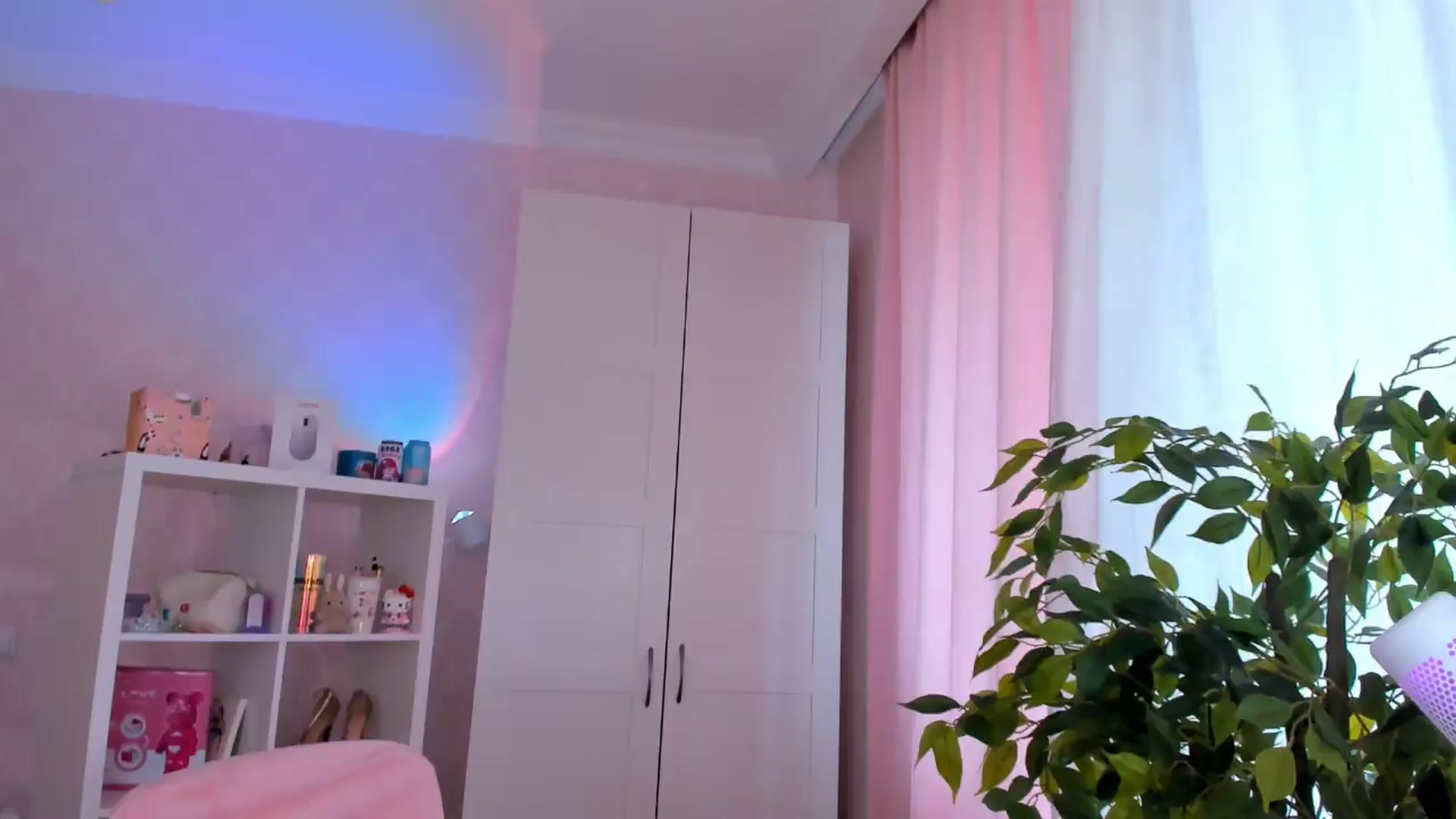 Gallery image thumbnail from Alice_Chery's myfreecams stream on, 08/17/2026, 09:33 image 10 of 20