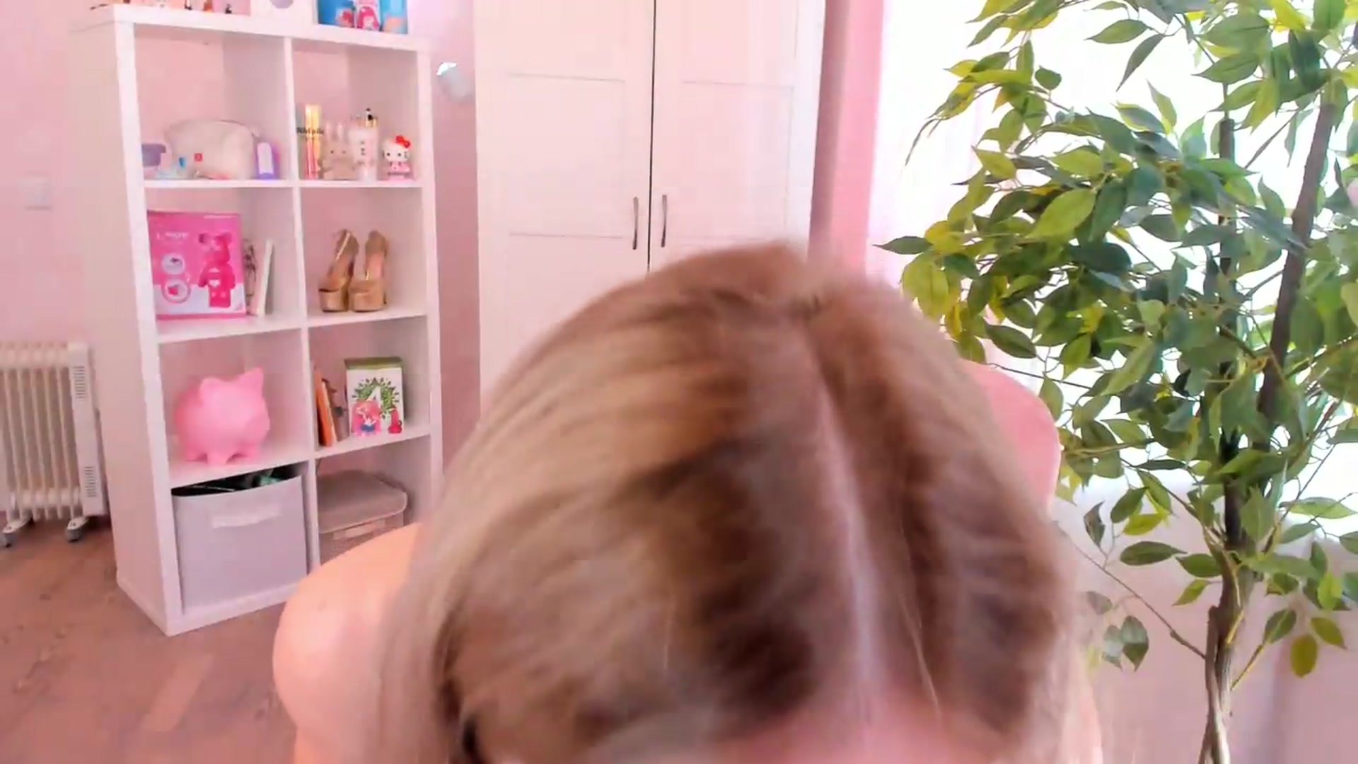 Gallery image thumbnail from Alice_Chery's myfreecams stream on, 08/18/2026, 06:41 image 17 of 20