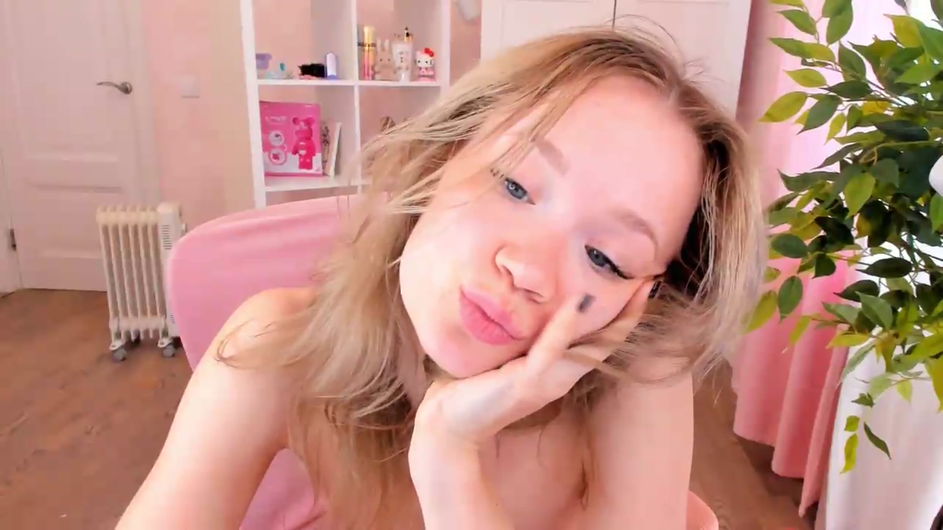 Gallery image thumbnail from Alice_Chery's myfreecams stream on, 08/23/2026, 09:44 image 8 of 20