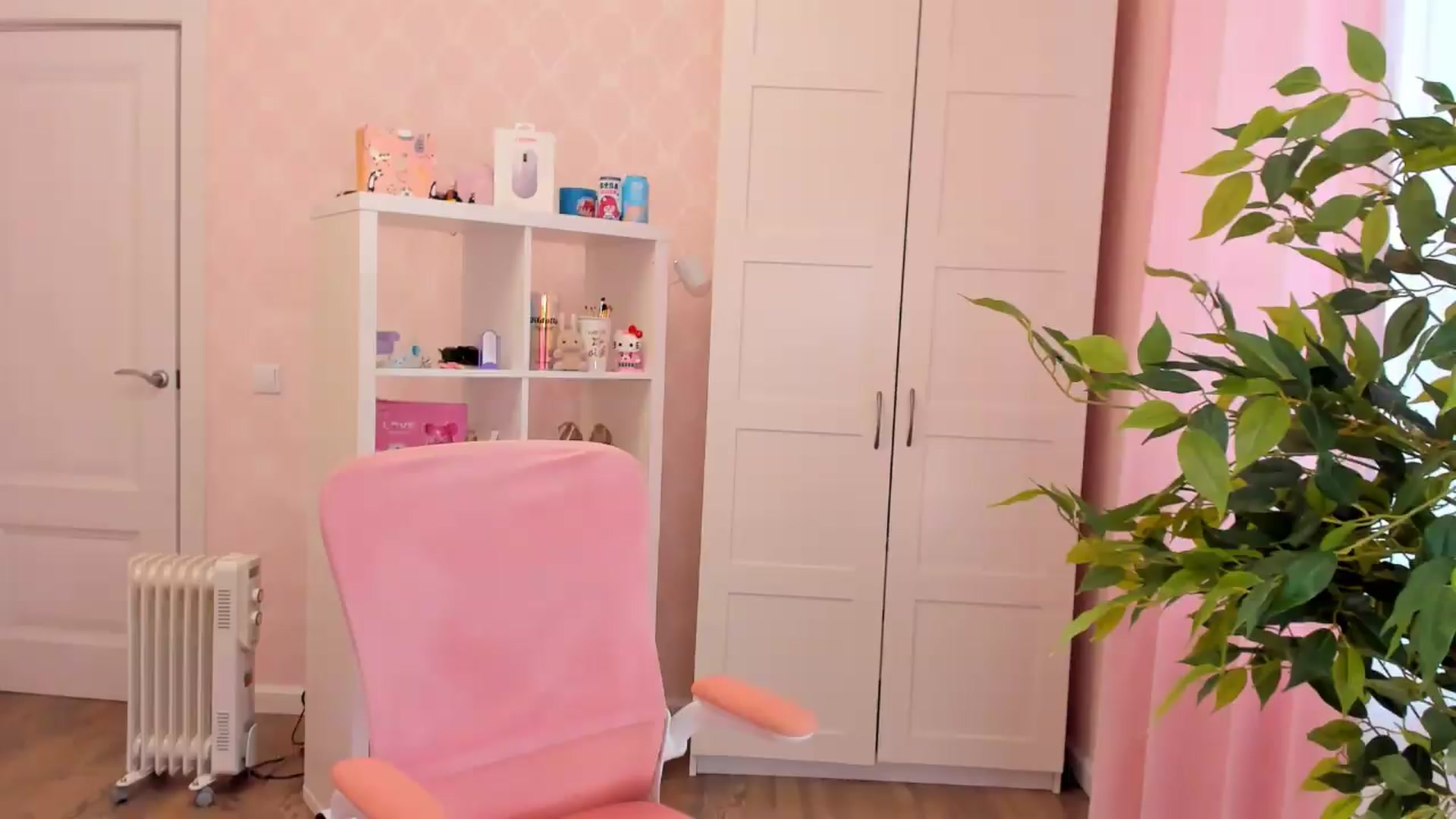 Gallery image thumbnail from Alice_Chery's myfreecams stream on, 08/24/2026, 07:30 image 5 of 20