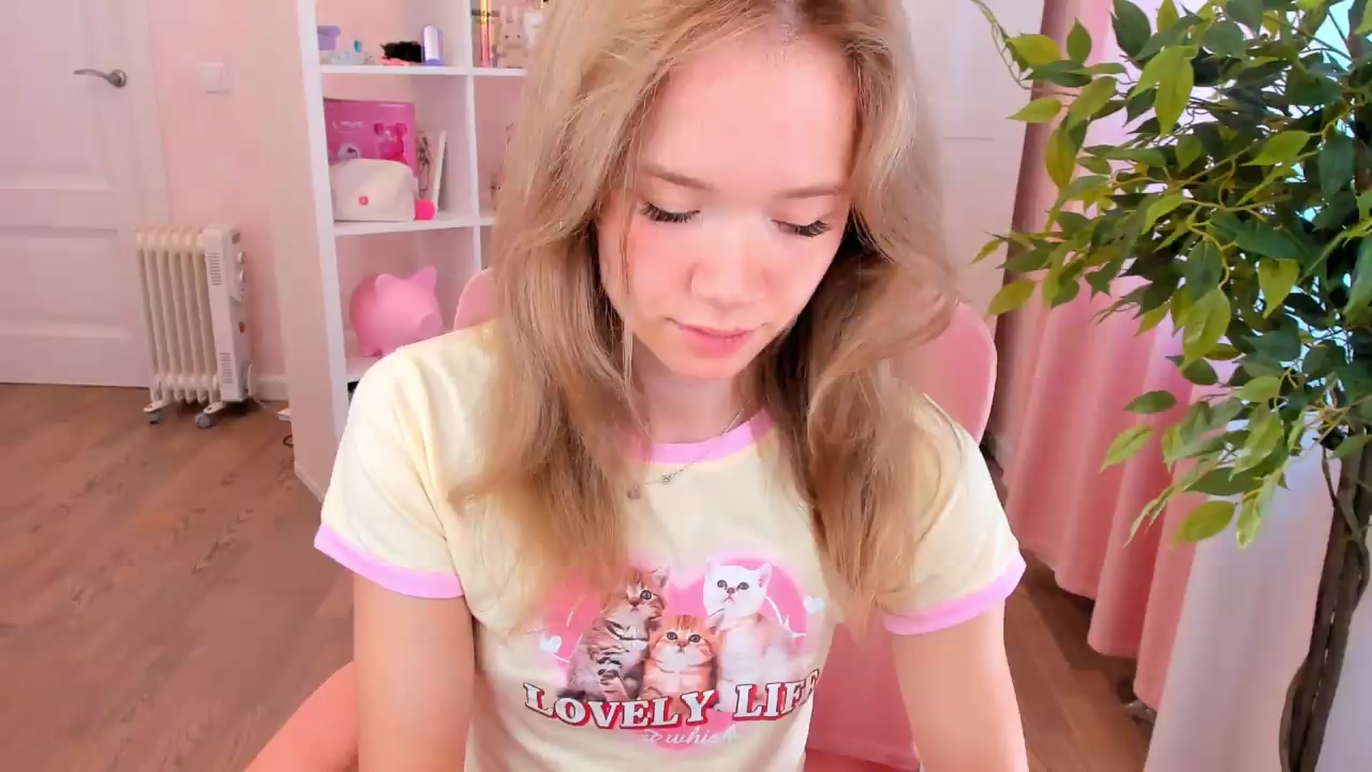 Gallery image thumbnail from Alice_Chery's myfreecams stream on, 08/26/2026, 05:17 image 12 of 20