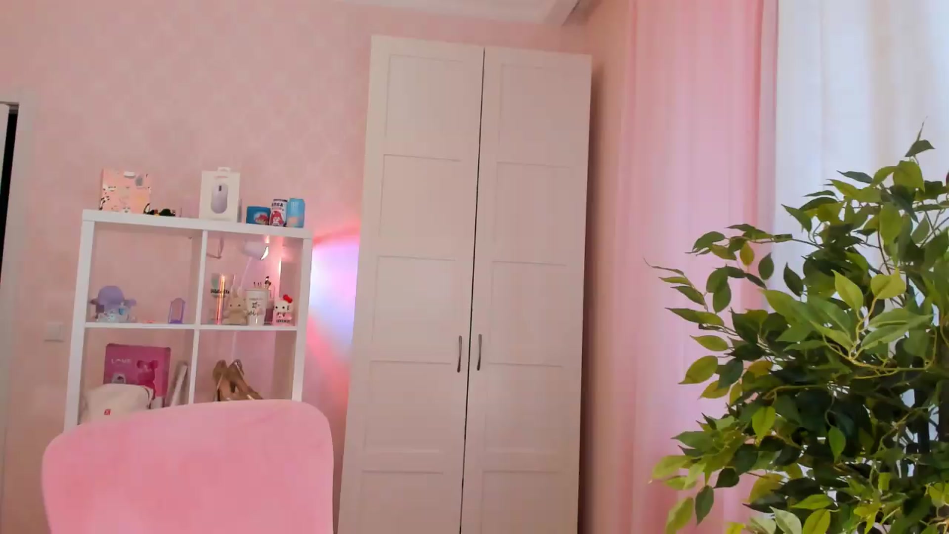 Gallery image thumbnail from Alice_Chery's myfreecams stream on, 08/29/2026, 05:29 image 5 of 20