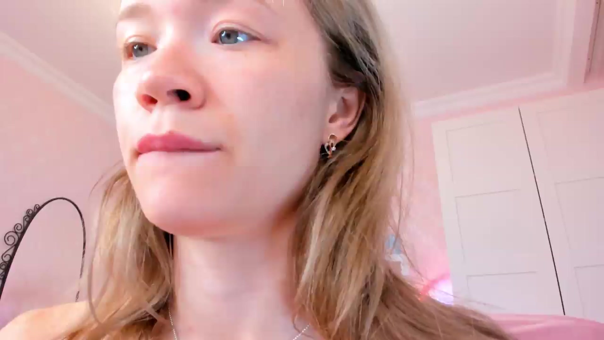 Gallery image thumbnail from Alice_Chery's myfreecams stream on, 09/01/2026, 07:17 image 10 of 20