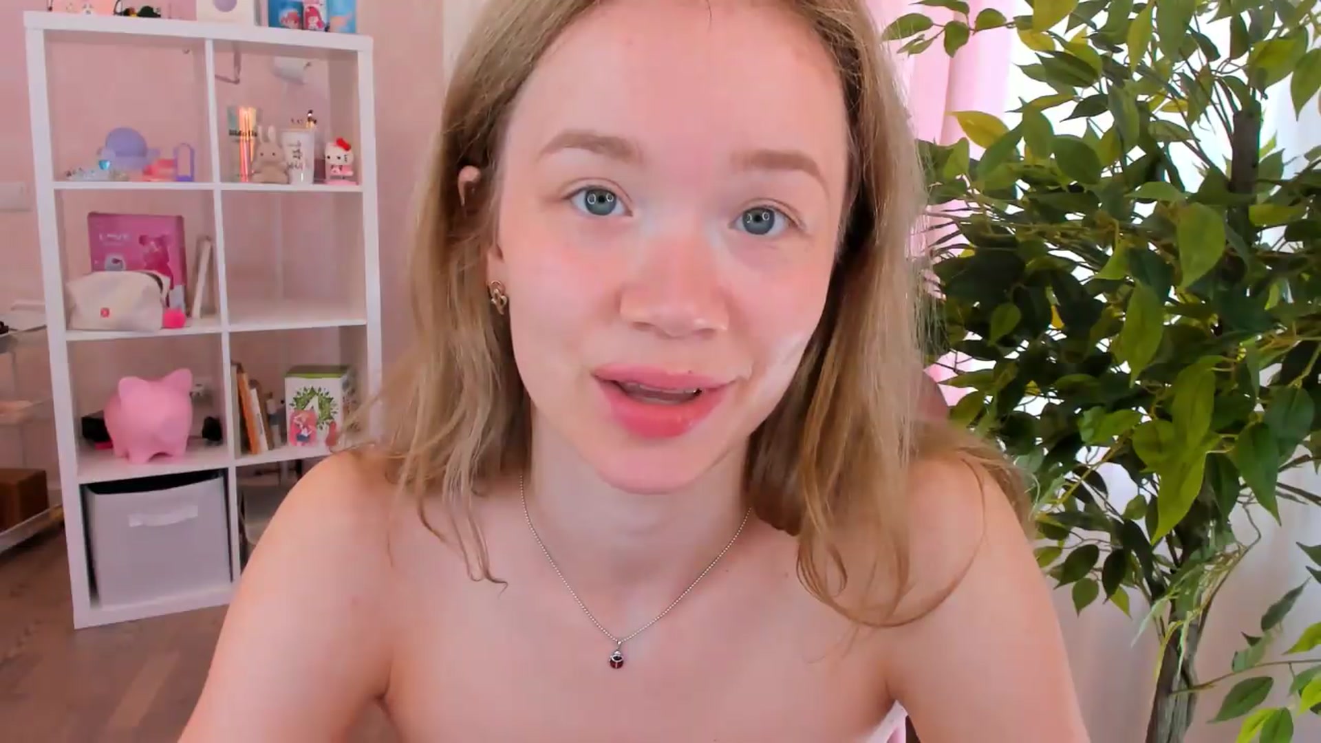Gallery image thumbnail from Alice_Chery's myfreecams stream on, 09/08/2026, 07:14 image 15 of 20